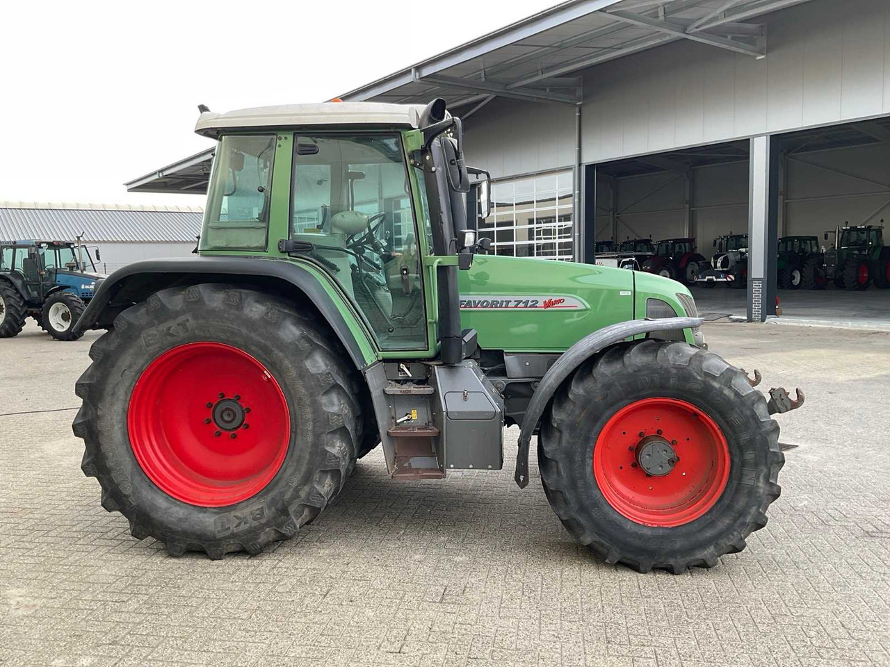 2000 FENDT VARIO 712 ALL-WHEEL DRIVE FARM TRACTOR - Tracteur agricole: photos 5 2000 FENDT VARIO 712 ALL-WHEEL DRIVE FARM TRACTOR - Tracteur agricole: photos 5