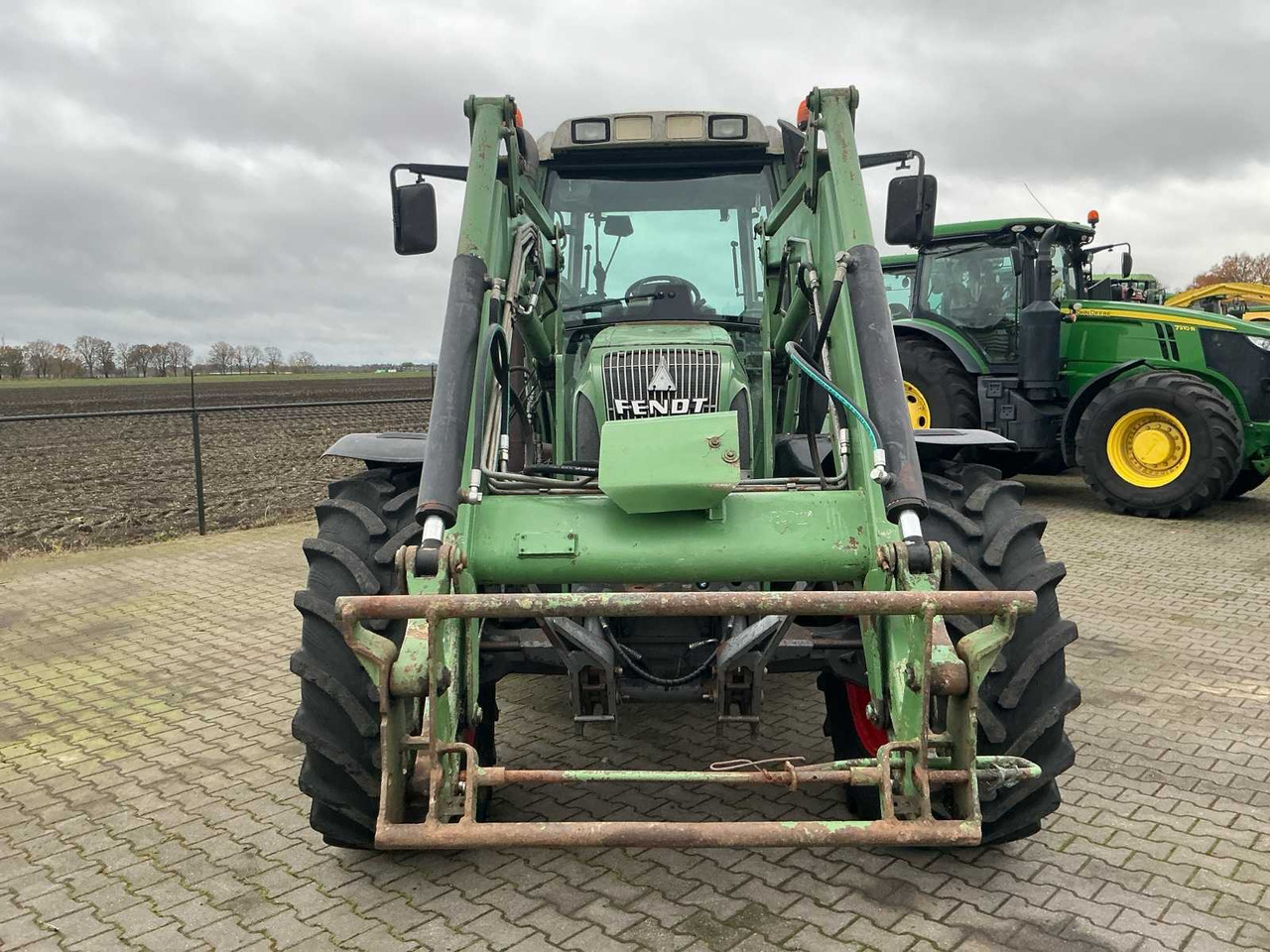 2001 FENDT 716 VARIO ALL-WHEEL DRIVE FARM TRACTOR - Tracteur agricole: photos 2 2001 FENDT 716 VARIO ALL-WHEEL DRIVE FARM TRACTOR - Tracteur agricole: photos 2