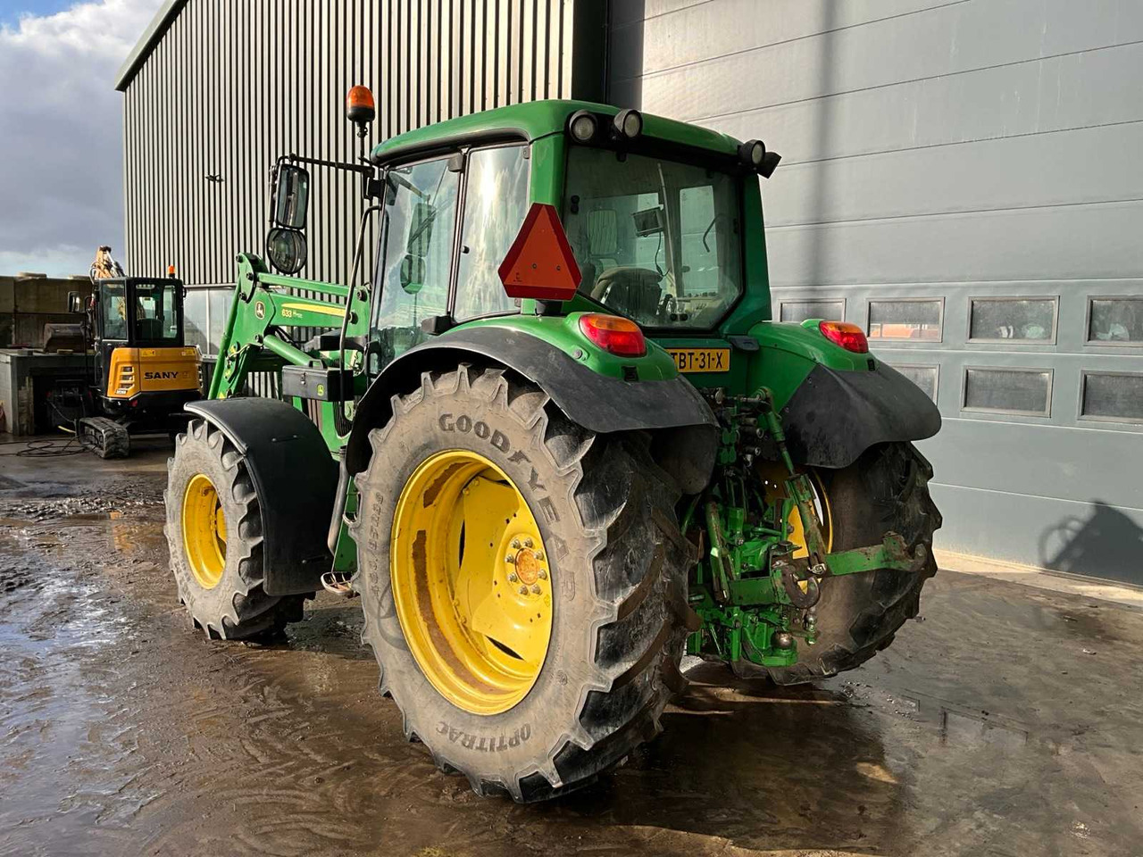 2001 JOHN DEERE 6220 FOUR WHEEL DRIVE FARM TRACTOR - Tracteur agricole: photos 3 2001 JOHN DEERE 6220 FOUR WHEEL DRIVE FARM TRACTOR - Tracteur agricole: photos 3