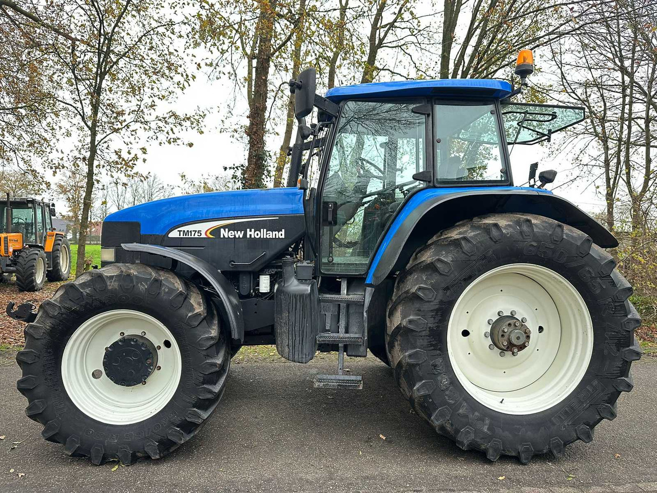 2004 NEW HOLLAND T/M 175 FOUR WHEEL DRIVE FARM TRACTOR - Tracteur agricole: photos 3 2004 NEW HOLLAND T/M 175 FOUR WHEEL DRIVE FARM TRACTOR - Tracteur agricole: photos 3