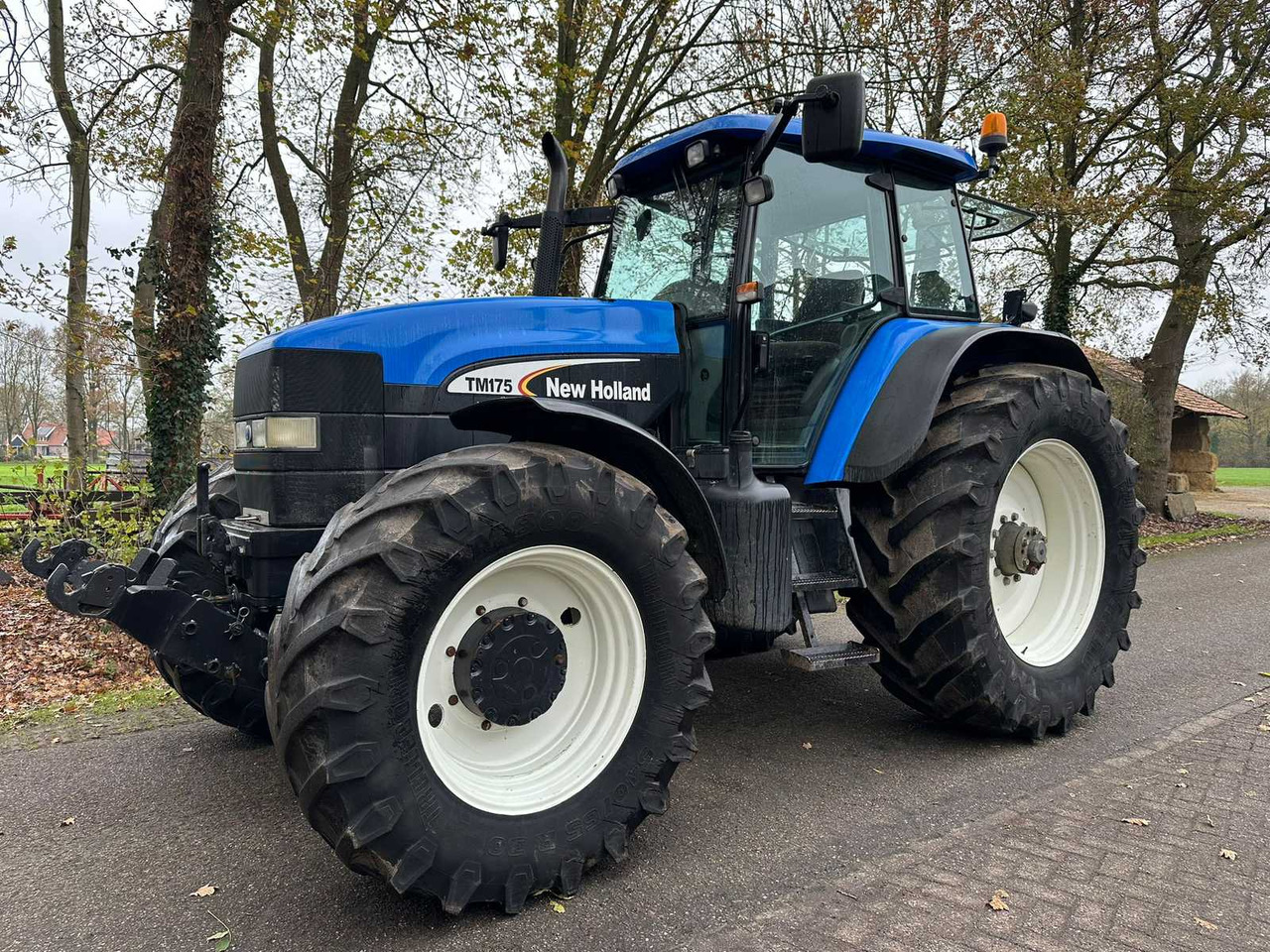 2004 NEW HOLLAND T/M 175 FOUR WHEEL DRIVE FARM TRACTOR - Tracteur agricole: photos 1 2004 NEW HOLLAND T/M 175 FOUR WHEEL DRIVE FARM TRACTOR - Tracteur agricole: photos 1