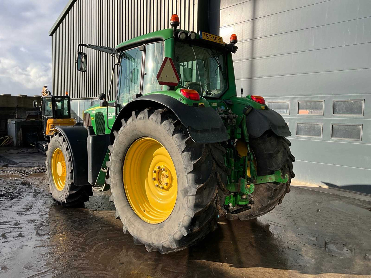 2007 JOHN DEERE 6820 FOUR WHEEL DRIVE FARM TRACTOR - Tracteur agricole: photos 3 2007 JOHN DEERE 6820 FOUR WHEEL DRIVE FARM TRACTOR - Tracteur agricole: photos 3