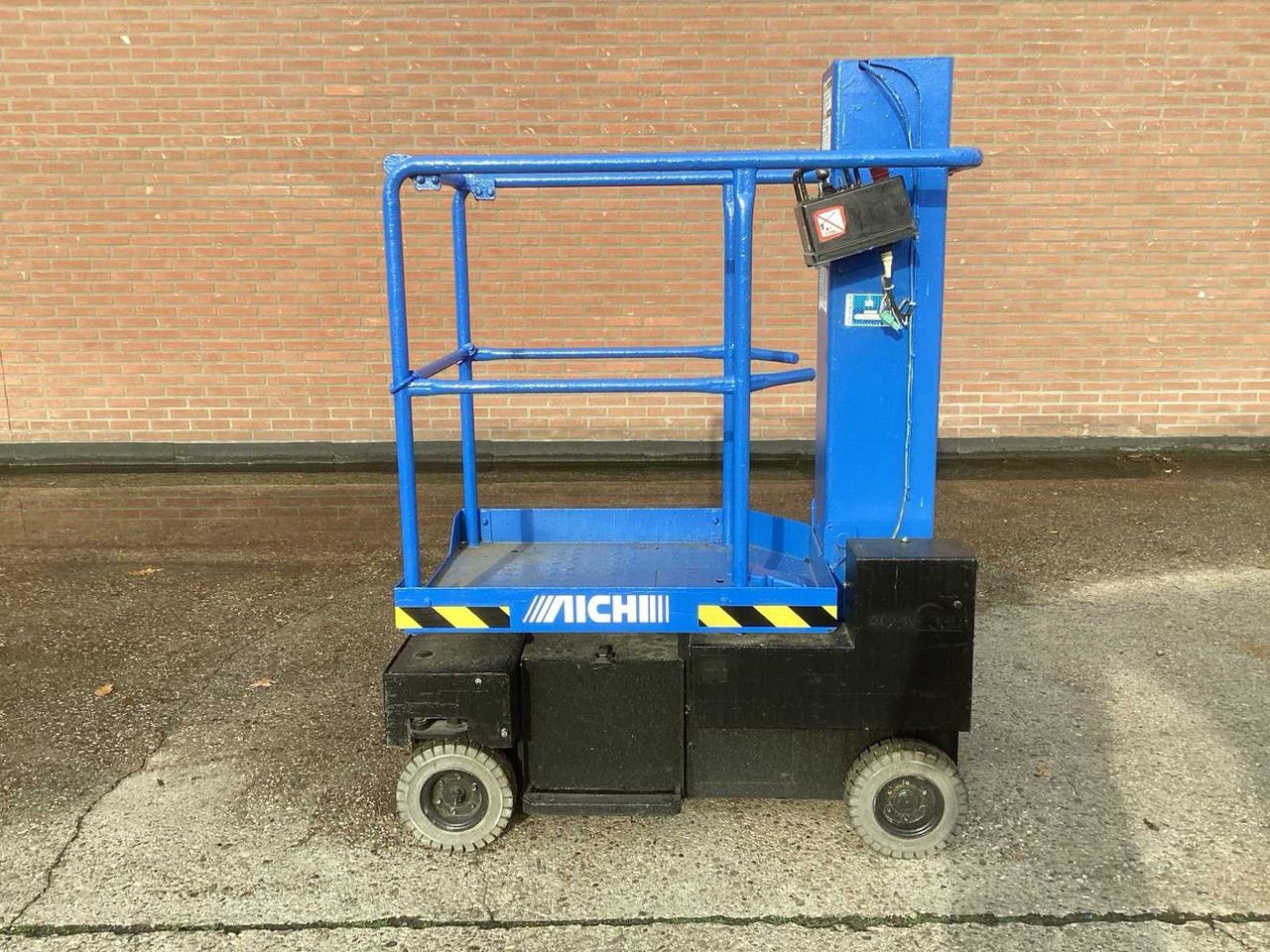 2008 AICHI SV04B AERIAL PLATFORM - Nacelle: photos 2 2008 AICHI SV04B AERIAL PLATFORM - Nacelle: photos 2