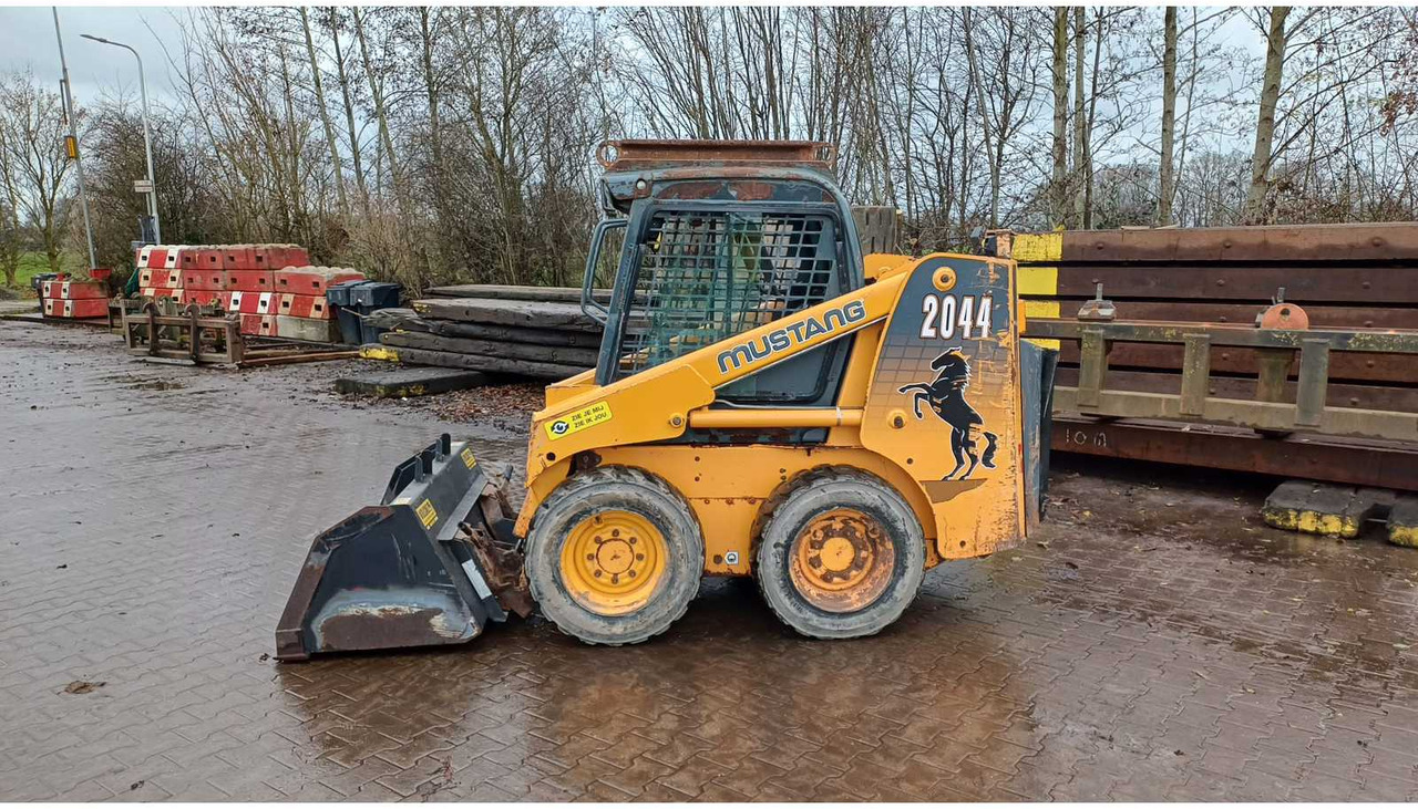 2008 MUSTANG 2044 SKID STEER LOADER - Chargeuse compacte sur chenilles: photos 2 2008 MUSTANG 2044 SKID STEER LOADER - Chargeuse compacte sur chenilles: photos 2