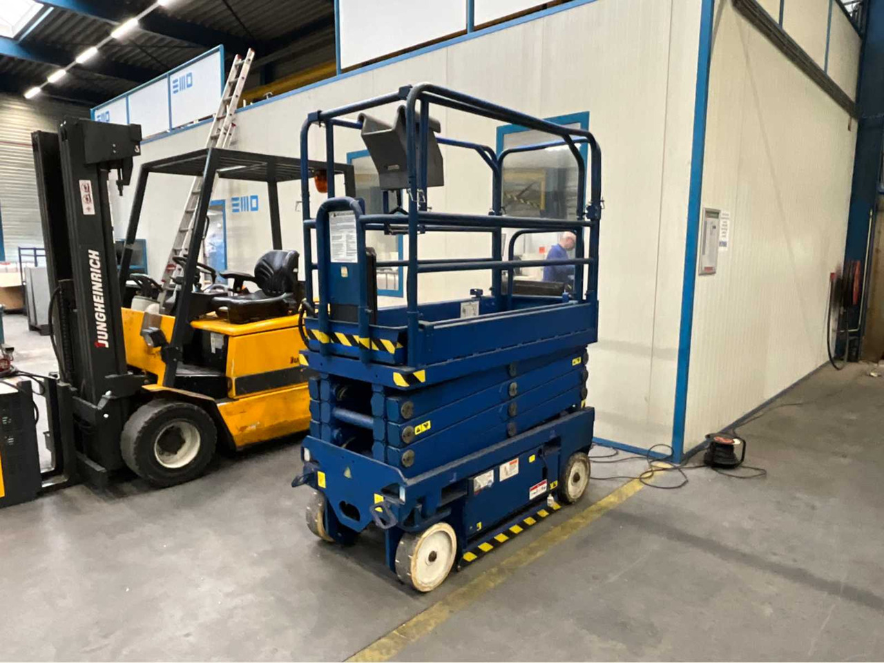 2009 UPRIGHT MX 19 SCISSOR LIFT - Nacelle: photos 2 2009 UPRIGHT MX 19 SCISSOR LIFT - Nacelle: photos 2