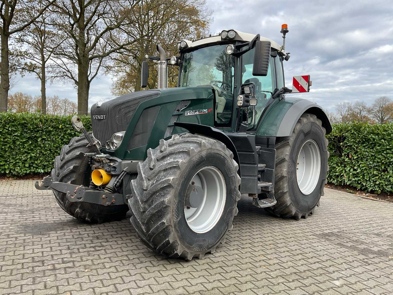 2011 FENDT 826 VARIO ALL-WHEEL DRIVE AGRICULTURAL TRACTOR - Tracteur agricole: photos 1 2011 FENDT 826 VARIO ALL-WHEEL DRIVE AGRICULTURAL TRACTOR - Tracteur agricole: photos 1
