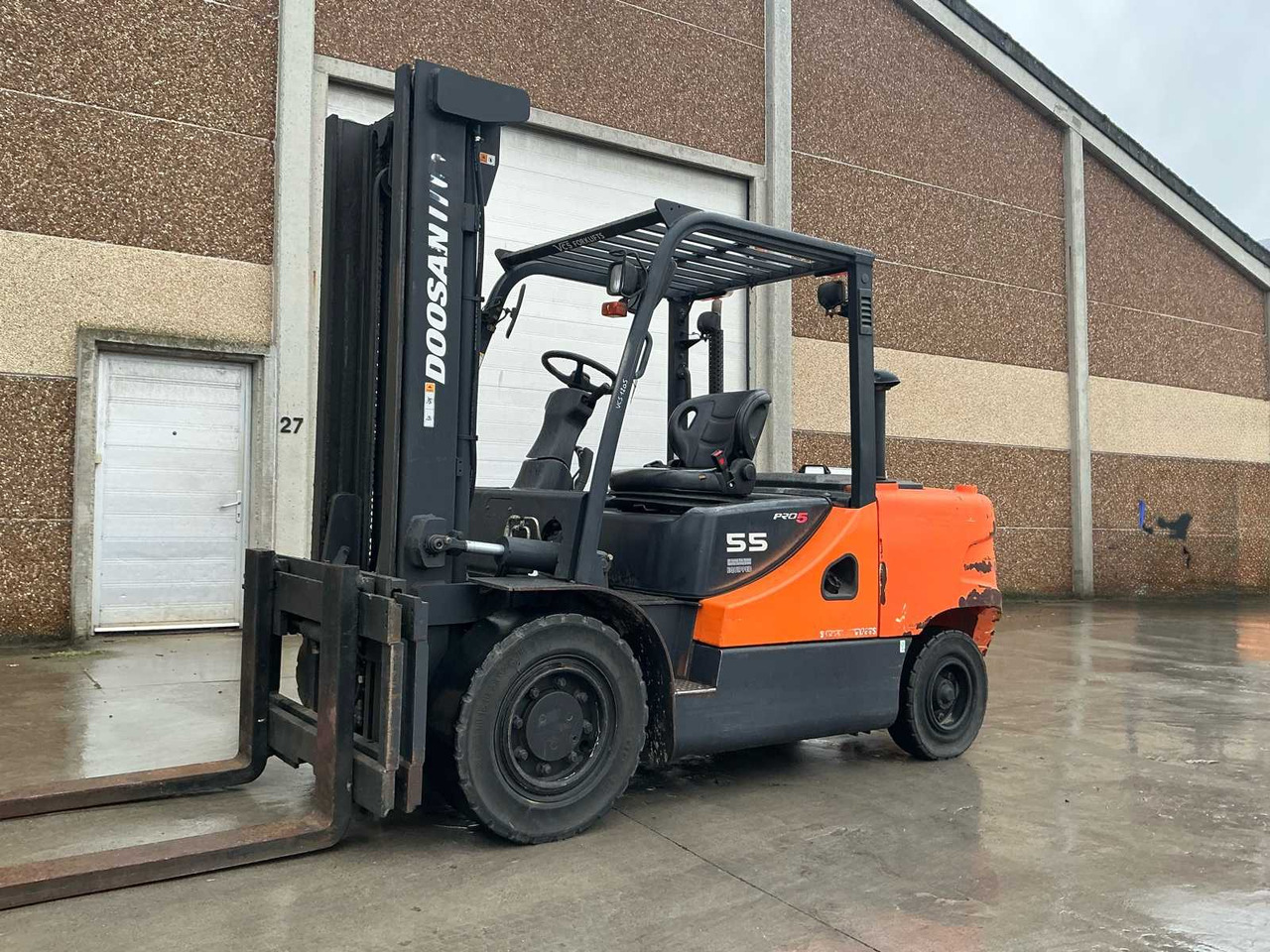 2012 DOOSAN D55C FORKLIFT - Chariot élévateur: photos 1 2012 DOOSAN D55C FORKLIFT - Chariot élévateur: photos 1