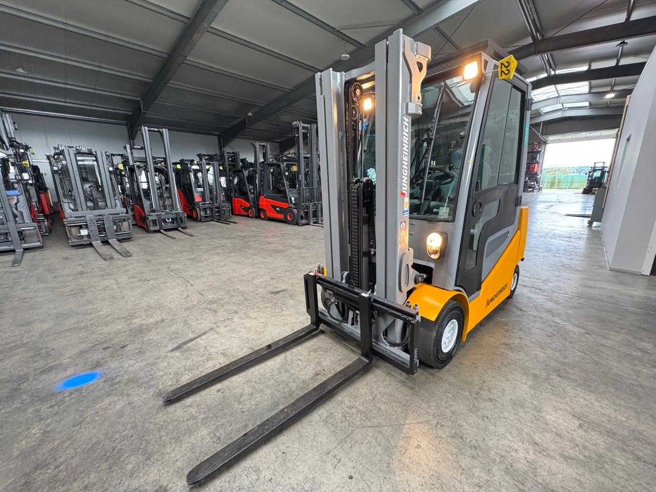 2019 SERVICE + UVV 09/2026 JUNGHEINRICH EFG425 EVO 2,500KG TRIPLEX ELECTRIC FORKLIFT 3RD + 4TH VALVE 7,821 HOURS - Chariot élévateur: photos 2 2019 SERVICE + UVV 09/2026 JUNGHEINRICH EFG425 EVO 2,500KG TRIPLEX ELECTRIC FORKLIFT 3RD + 4TH VALVE 7,821 HOURS - Chariot élévateur: photos 2