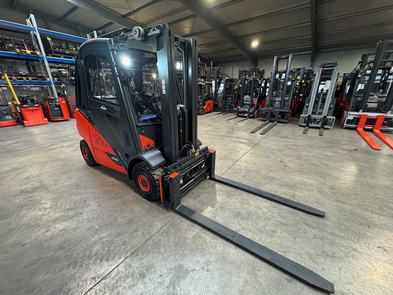 Chariot élévateur 2019 SERVICE + UVV 10/2026 LINDE H25D-02 EVO 2.500KG TRIPLEX 3.+4.: photos 7 Chariot élévateur 2019 SERVICE + UVV 10/2026 LINDE H25D-02 EVO 2.500KG TRIPLEX 3.+4.: photos 7