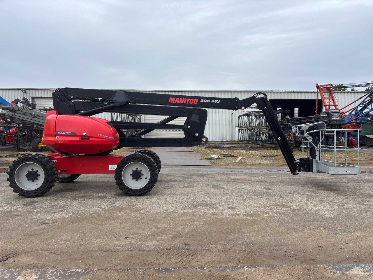 2021 MANITOU 200 ATJ AERIAL PLATFORM - Nacelle: photos 3 2021 MANITOU 200 ATJ AERIAL PLATFORM - Nacelle: photos 3