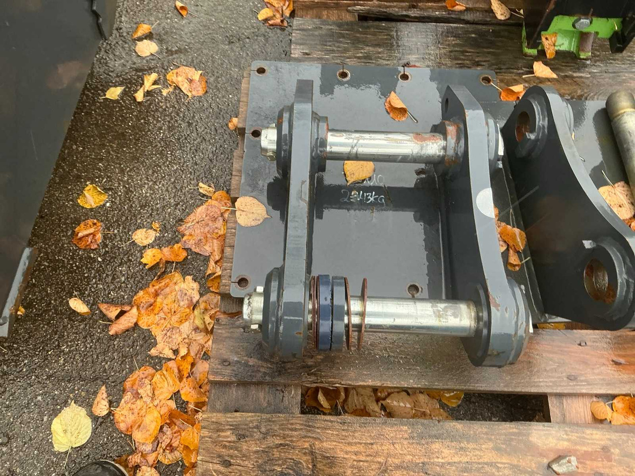 ADAPTER PLATE WITH BOLT HOLDER - Chargeuse sur pneus: photos 2 ADAPTER PLATE WITH BOLT HOLDER - Chargeuse sur pneus: photos 2