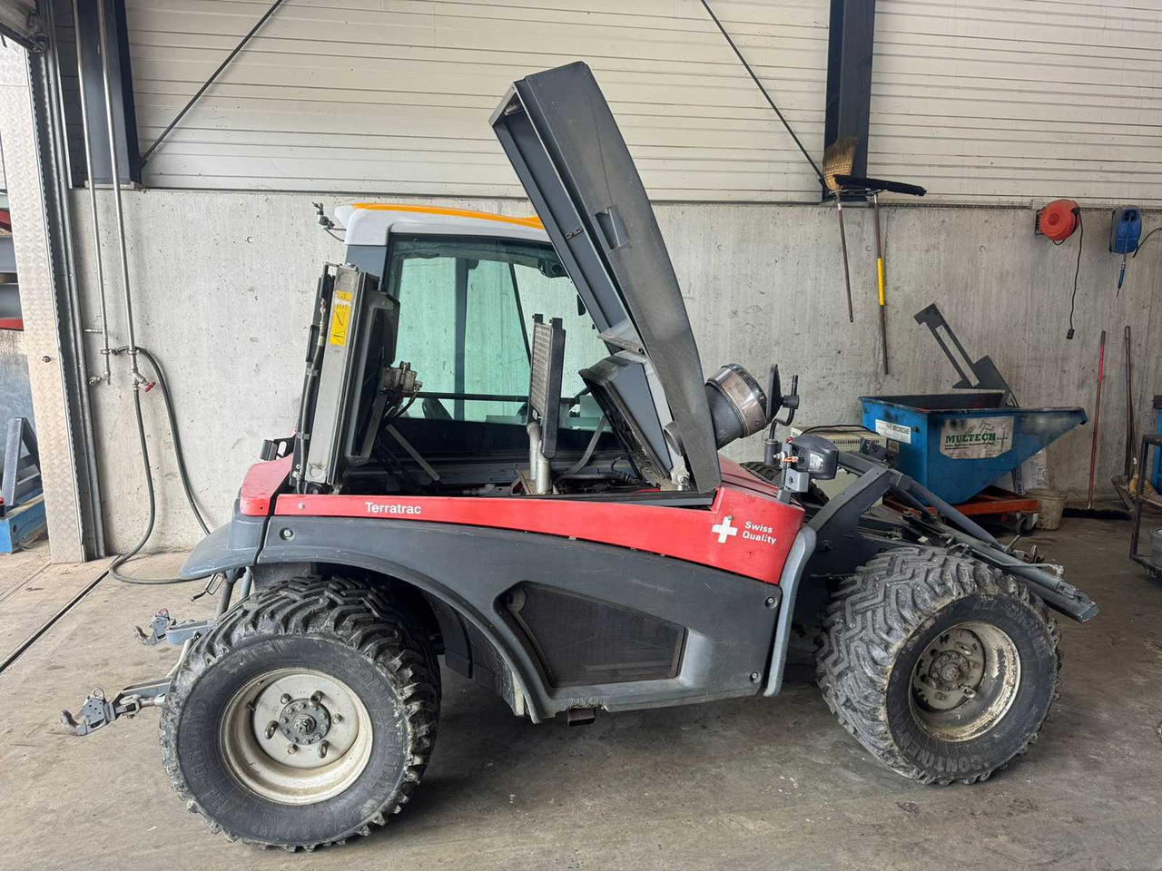 AEBI TT280 - Tracteur communal: photos 1 AEBI TT280 - Tracteur communal: photos 1