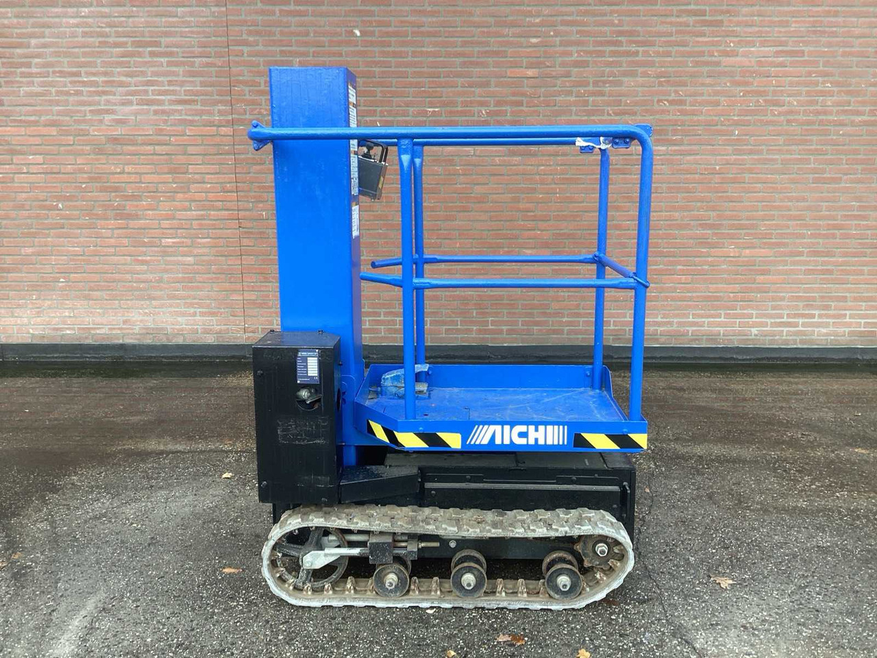 AICHI 2007 AICHI RM04B CRAWLER BOOM LIFT - Nacelle: photos 1 AICHI 2007 AICHI RM04B CRAWLER BOOM LIFT - Nacelle: photos 1