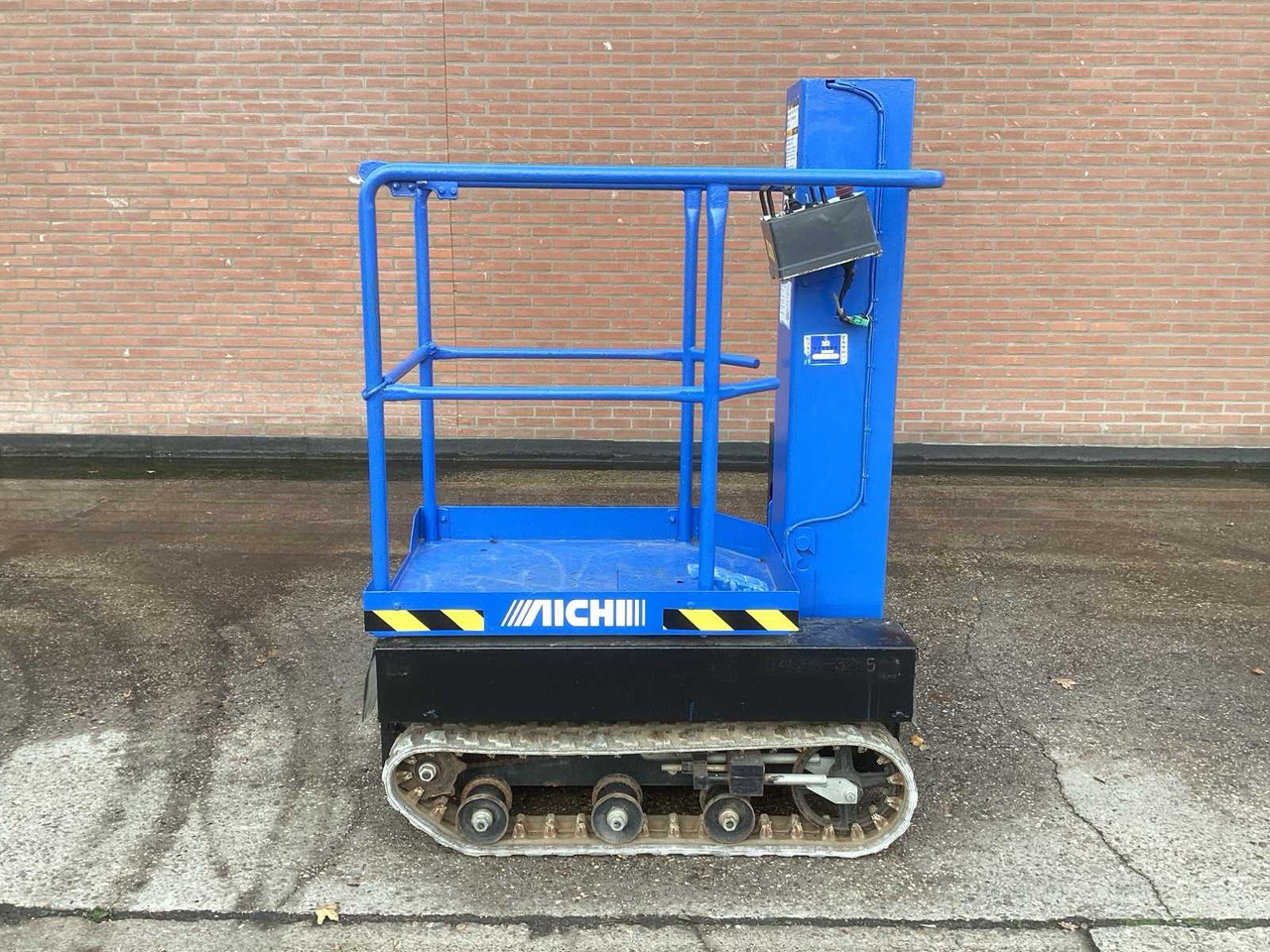 AICHI 2008 AICHI RM04B CRAWLER BOOM LIFT - Nacelle: photos 2 AICHI 2008 AICHI RM04B CRAWLER BOOM LIFT - Nacelle: photos 2