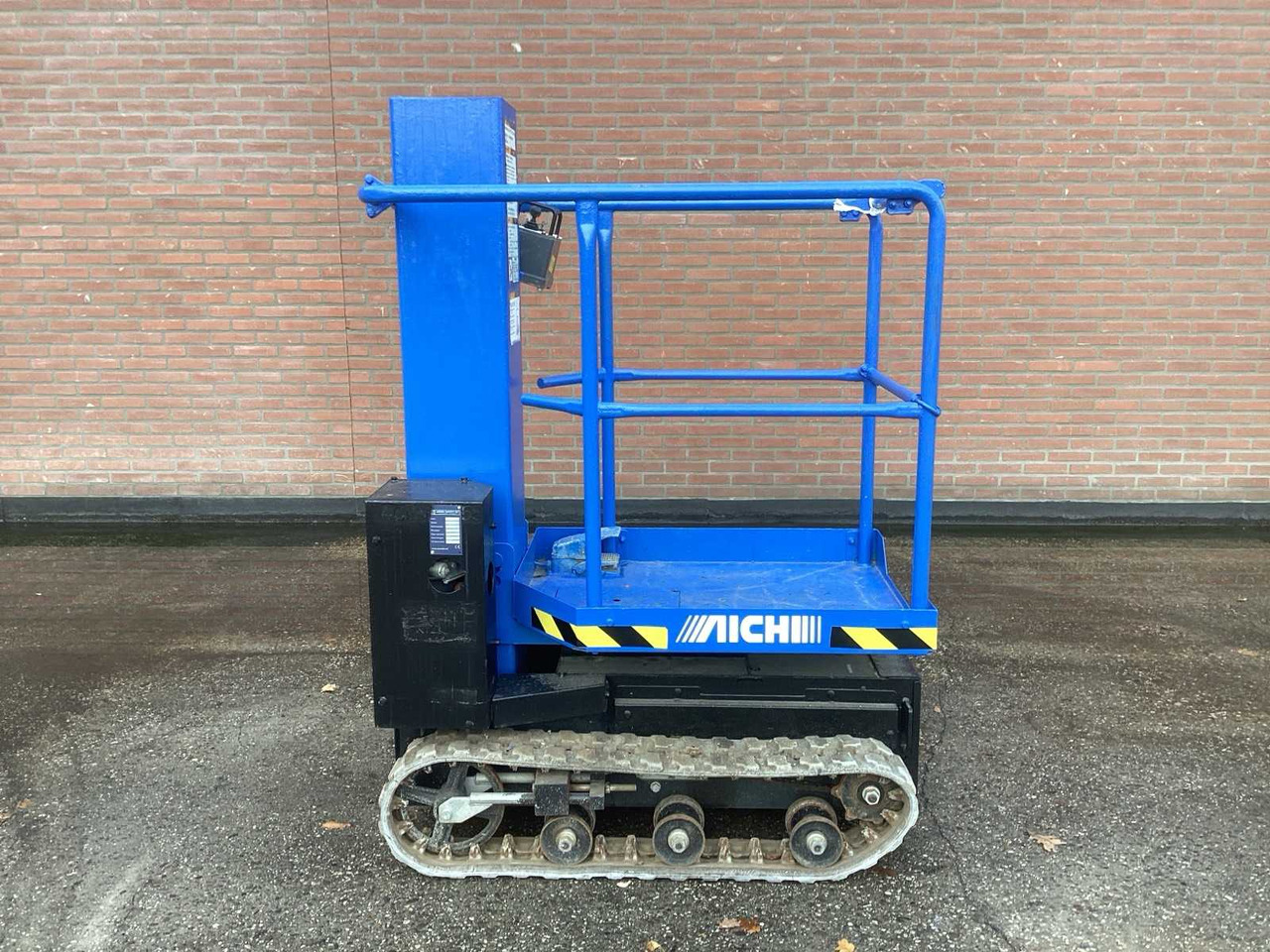 AICHI 2008 AICHI RM04B CRAWLER BOOM LIFT - Nacelle: photos 1 AICHI 2008 AICHI RM04B CRAWLER BOOM LIFT - Nacelle: photos 1