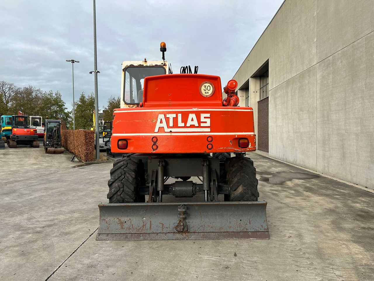ATLAS - 1985 - 1302E - WHEELED EXCAVATOR - Pelle sur pneus: photos 5 ATLAS - 1985 - 1302E - WHEELED EXCAVATOR - Pelle sur pneus: photos 5