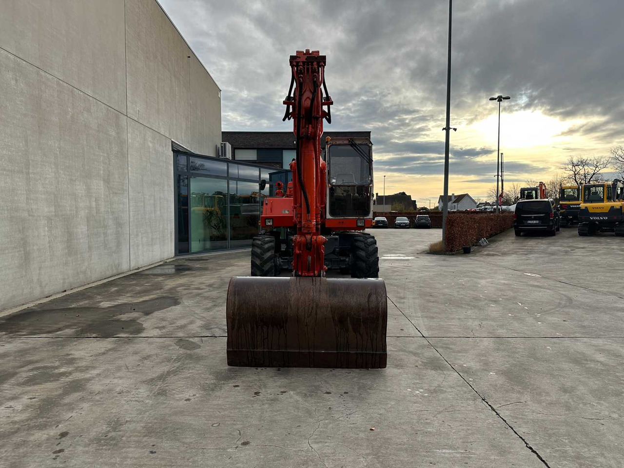 ATLAS - 1985 - 1302E - WHEELED EXCAVATOR - Pelle sur pneus: photos 2 ATLAS - 1985 - 1302E - WHEELED EXCAVATOR - Pelle sur pneus: photos 2