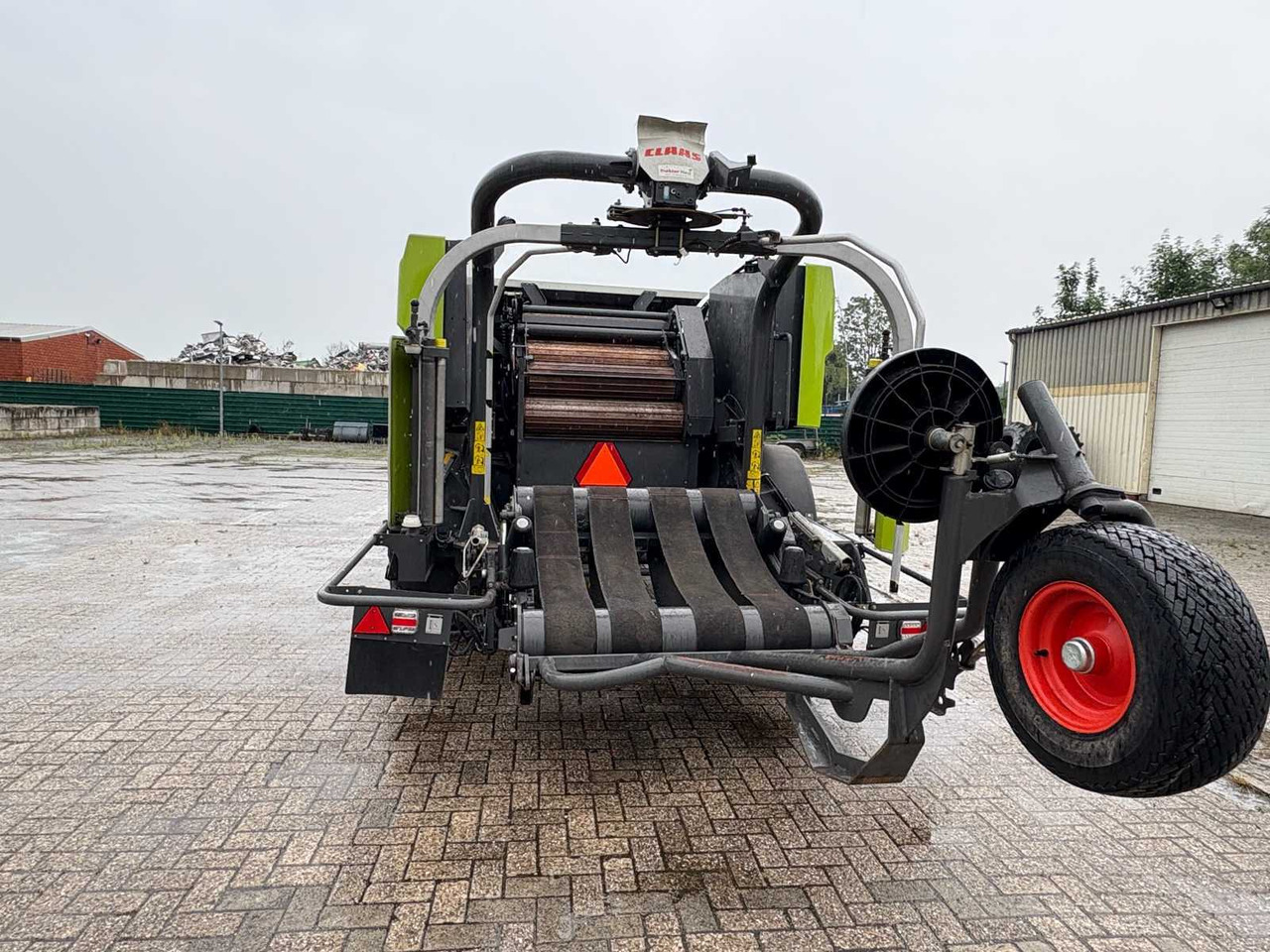 CLAAS ROLLANT 455 UNIWRAP 750 - Presse à balles rondes: photos 4 CLAAS ROLLANT 455 UNIWRAP 750 - Presse à balles rondes: photos 4