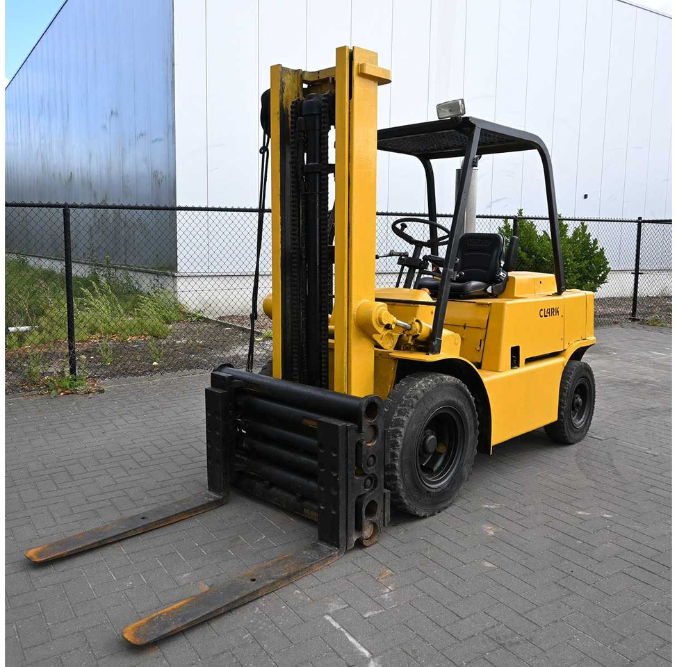 CLARK - FORKLIFT - Chariot élévateur: photos 2 CLARK - FORKLIFT - Chariot élévateur: photos 2