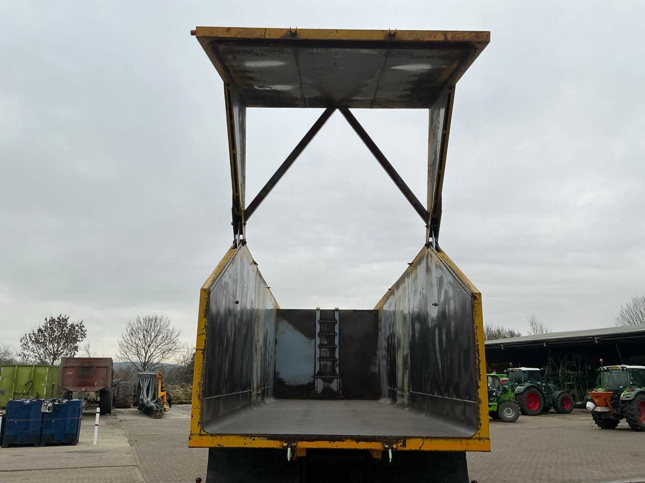 Camion 2005 GINAF GINC 3085 X4446 AGRICULTURAL TRUCK WITH TIPPER: photos 6 Camion 2005 GINAF GINC 3085 X4446 AGRICULTURAL TRUCK WITH TIPPER: photos 6