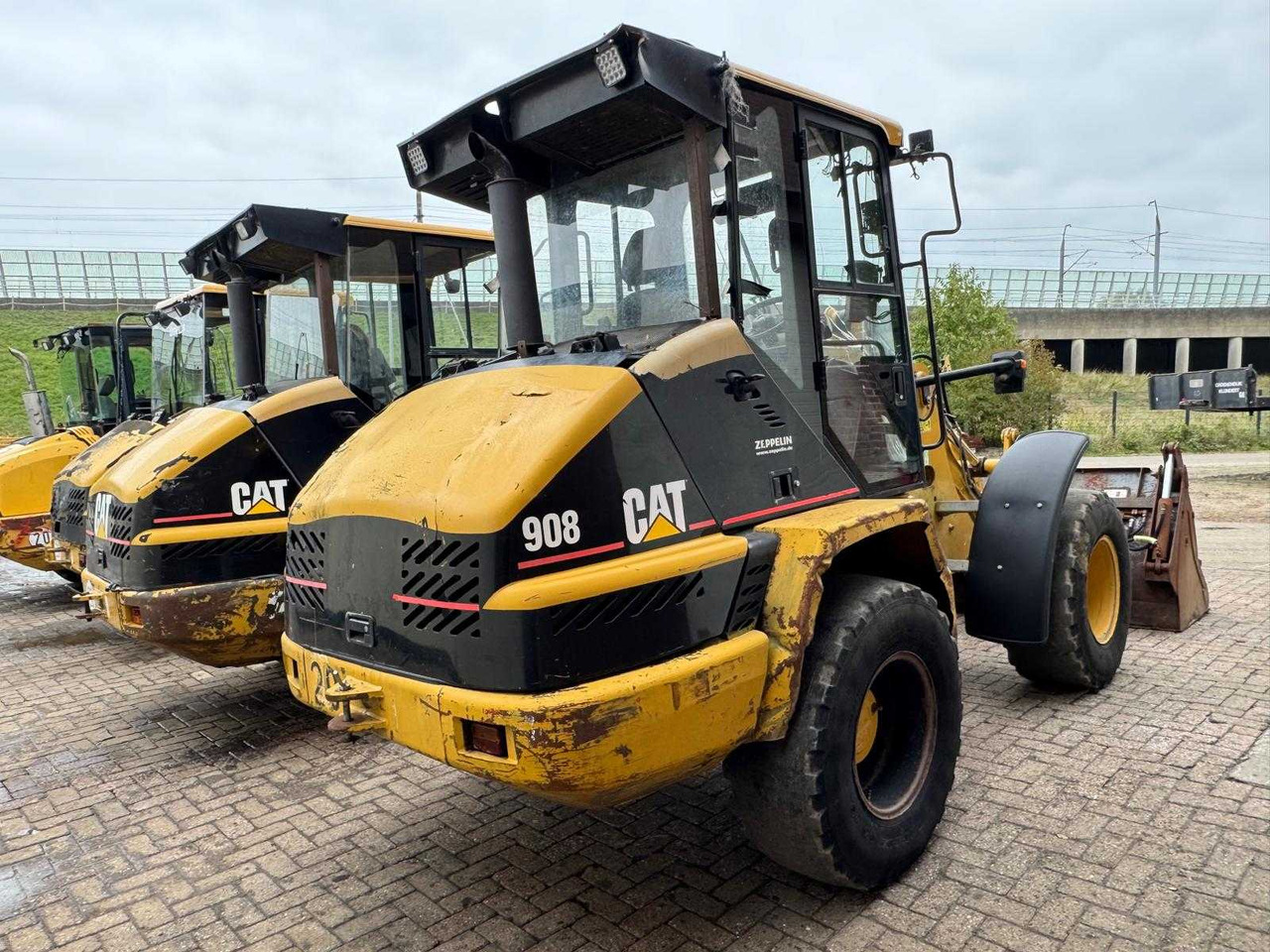 Caterpillar 908  908 908H 906 wegens contractbreuk - Chargeuse sur pneus: photos 5 Caterpillar 908  908 908H 906 wegens contractbreuk - Chargeuse sur pneus: photos 5