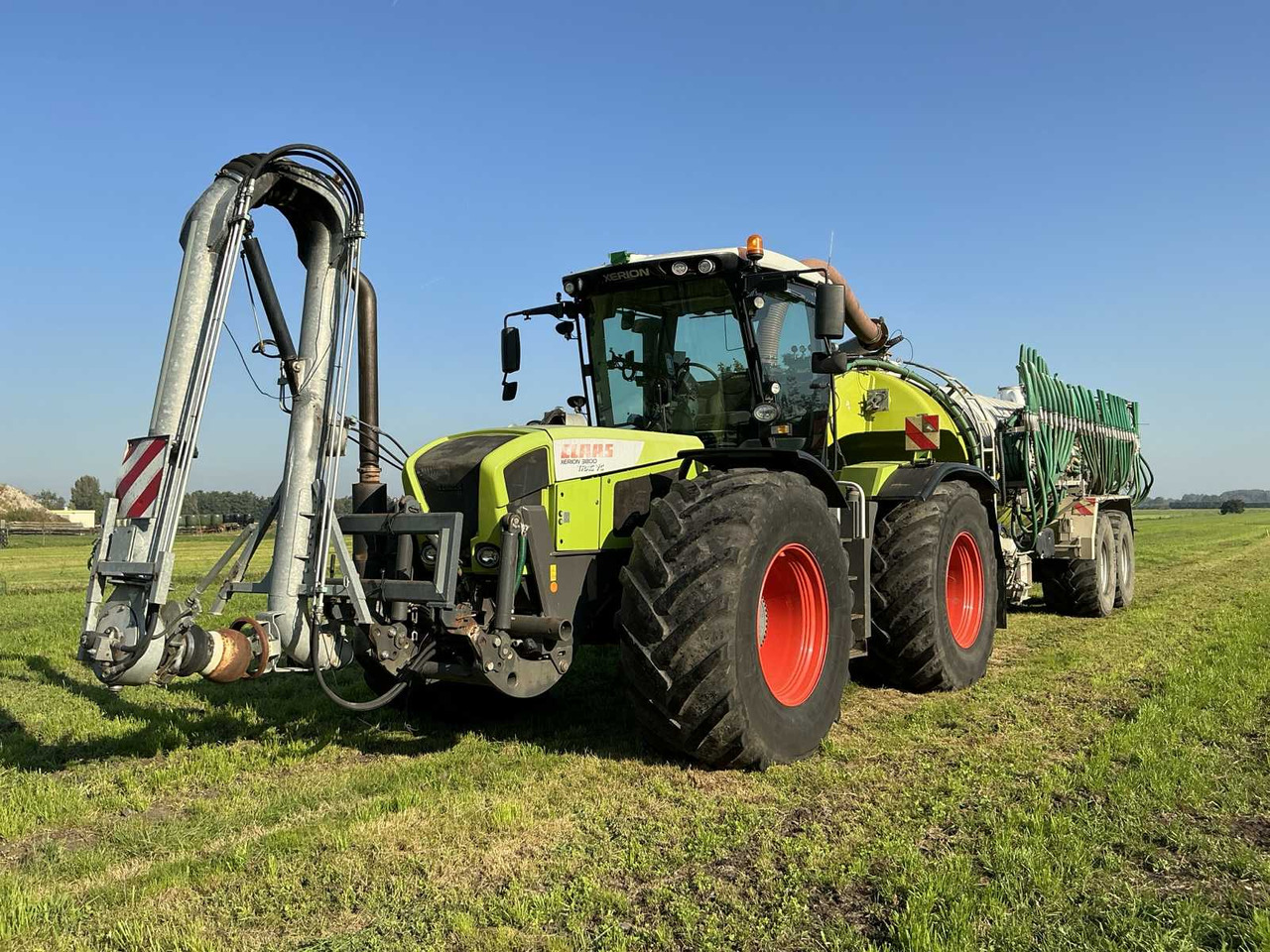 Claas Xerion 3800 Trac VC - PTLX 28 - Epandeur à fumier: photos 1 Claas Xerion 3800 Trac VC - PTLX 28 - Epandeur à fumier: photos 1