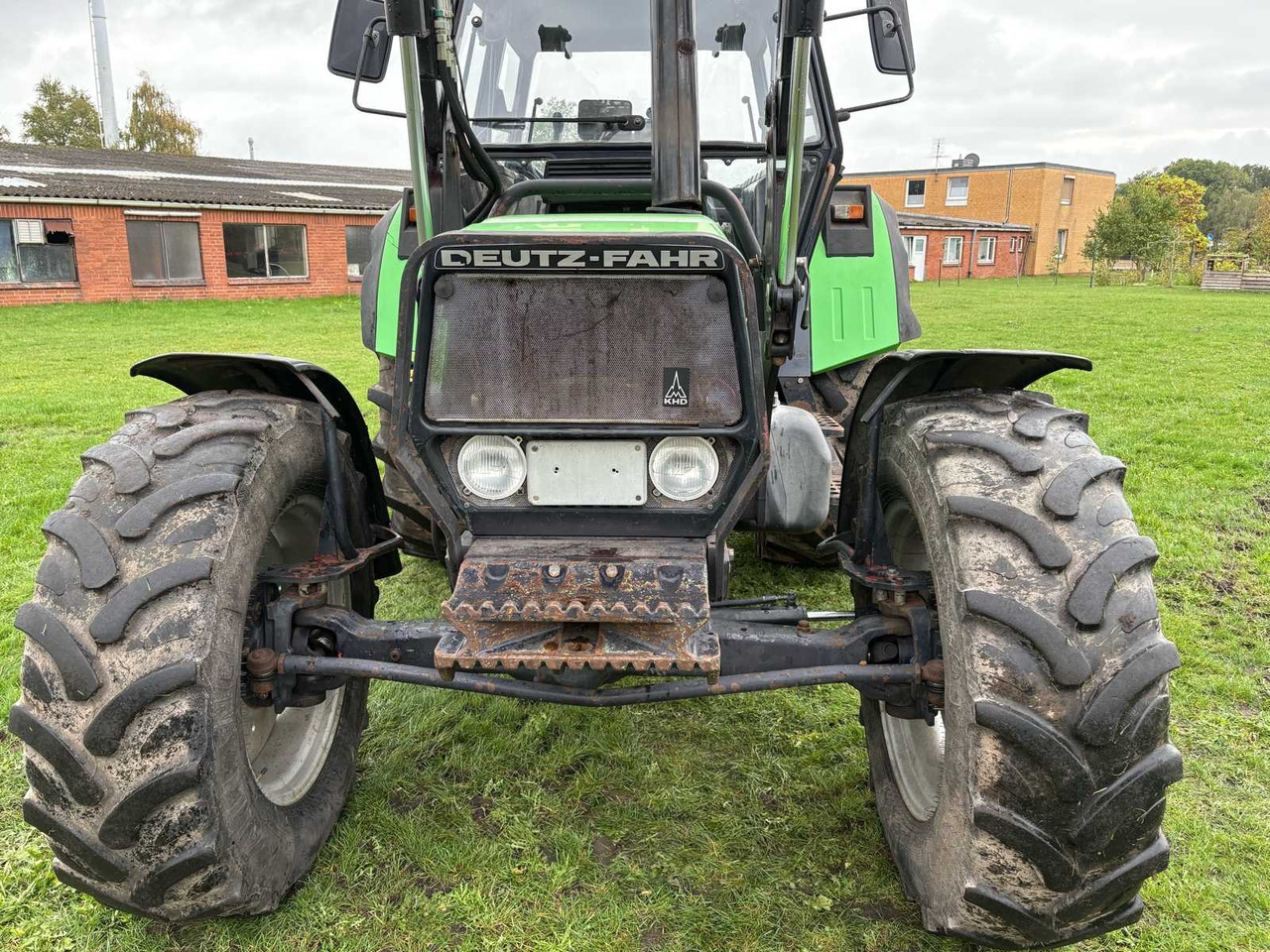 DEUTZ-FAHR DX 6.05 FRONT LOADER - Tracteur agricole: photos 2 DEUTZ-FAHR DX 6.05 FRONT LOADER - Tracteur agricole: photos 2
