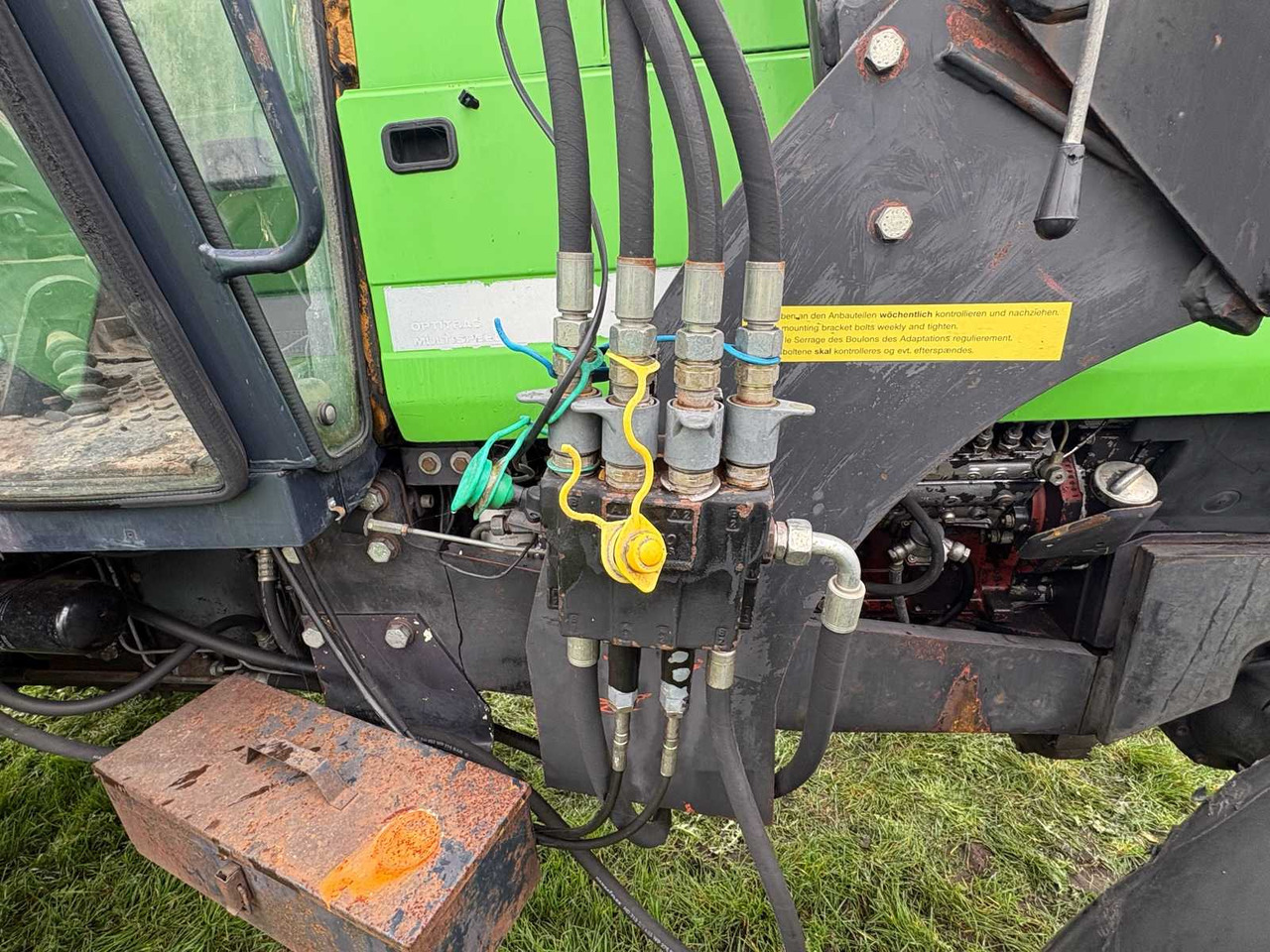 DEUTZ-FAHR DX 6.05 FRONT LOADER - Tracteur agricole: photos 4 DEUTZ-FAHR DX 6.05 FRONT LOADER - Tracteur agricole: photos 4