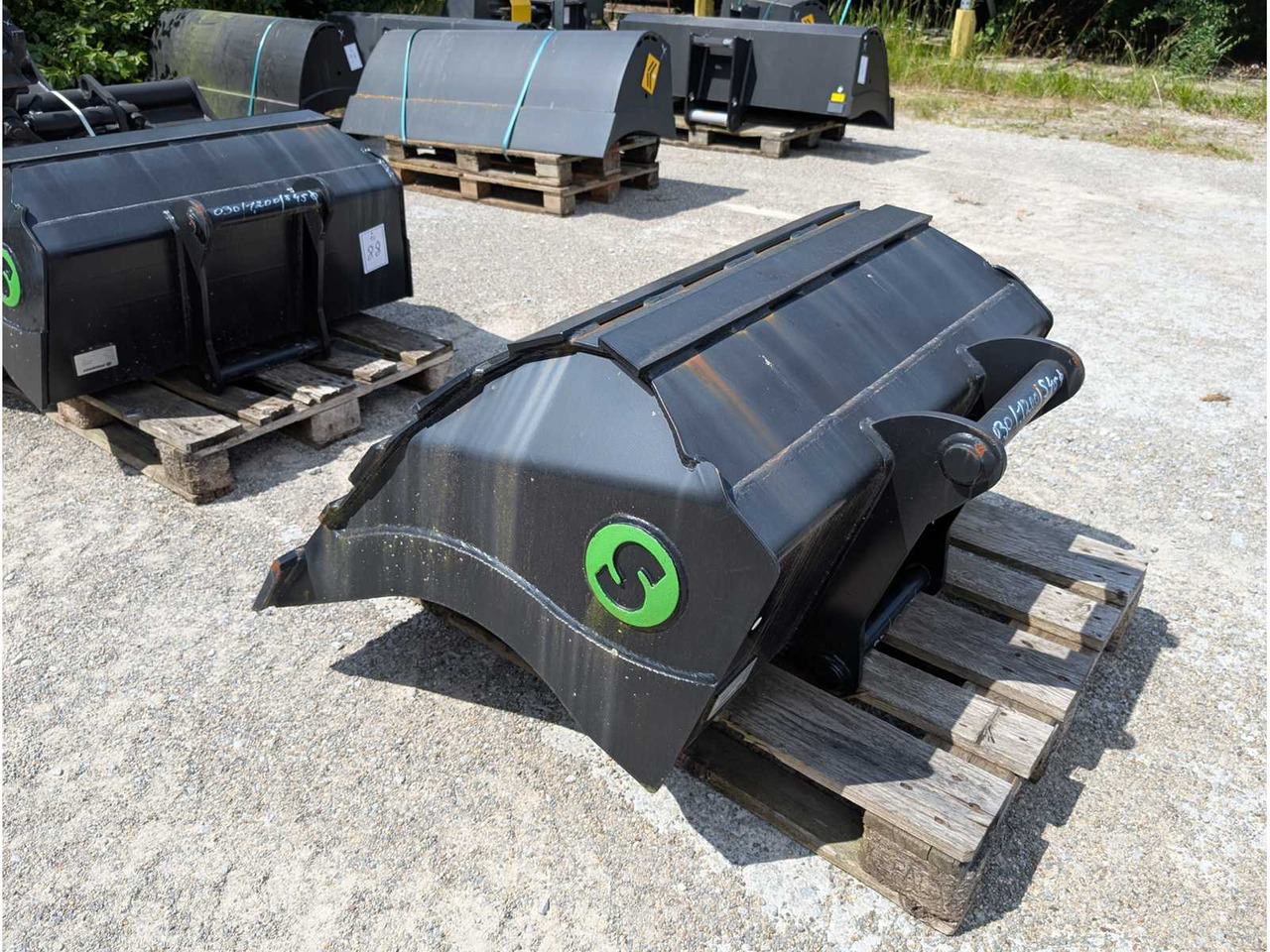 DITCH CLEANING BUCKET 1200MM - GB6-S45 300 LITERS - Chargeuse sur pneus: photos 3 DITCH CLEANING BUCKET 1200MM - GB6-S45 300 LITERS - Chargeuse sur pneus: photos 3