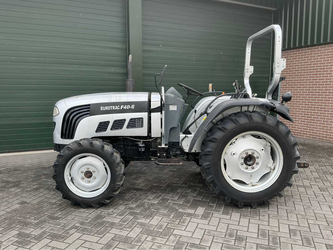 Euro Trac EURO TRAC - 2009 - F40II - ALL-WHEEL DRIVE FARM TRACTOR - Tracteur agricole: photos 4 Euro Trac EURO TRAC - 2009 - F40II - ALL-WHEEL DRIVE FARM TRACTOR - Tracteur agricole: photos 4