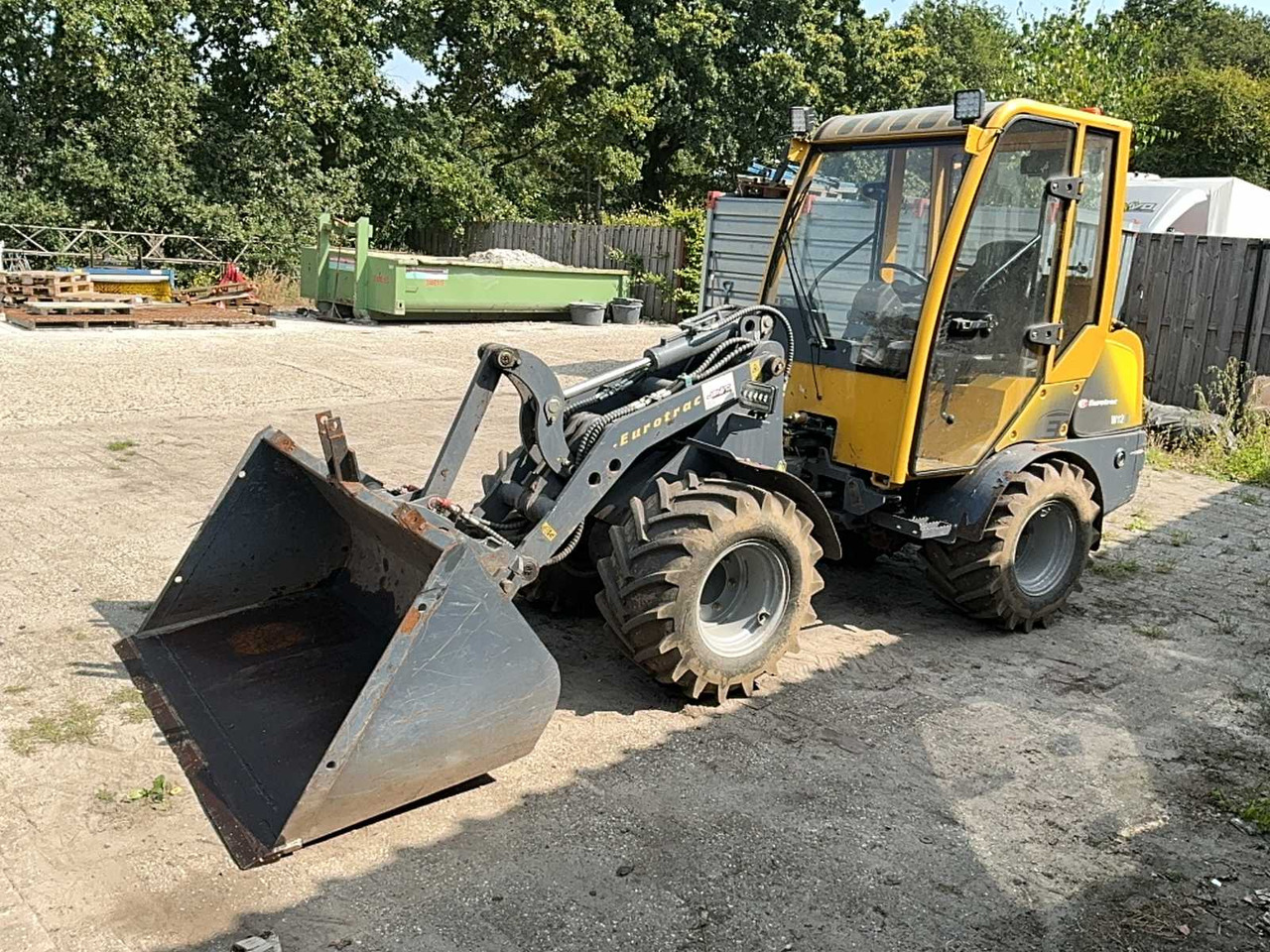 Eurotrac 8207W121CS - Chargeuse sur pneus: photos 1 Eurotrac 8207W121CS - Chargeuse sur pneus: photos 1