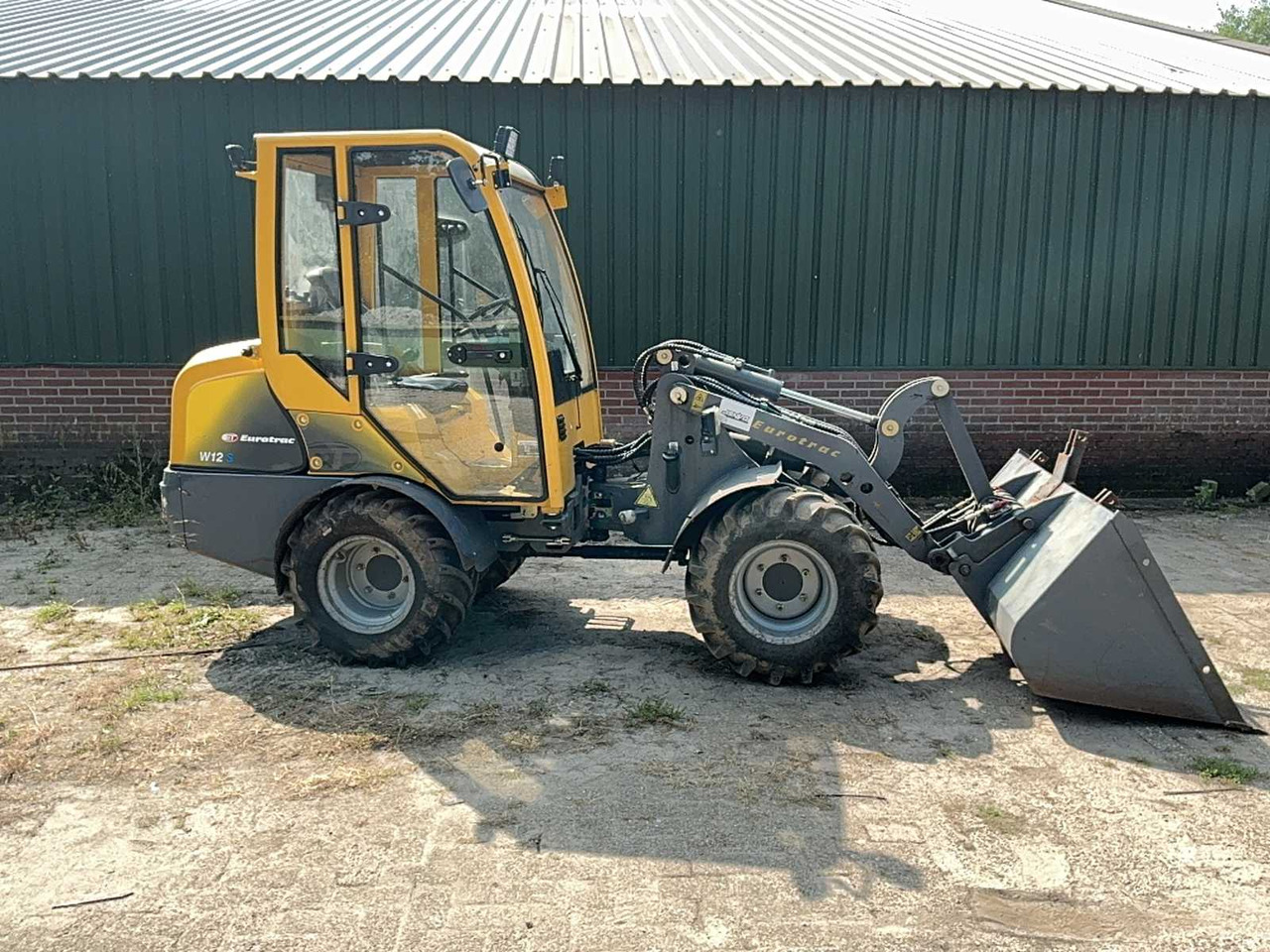 Eurotrac 8207W121CS - Chargeuse sur pneus: photos 5 Eurotrac 8207W121CS - Chargeuse sur pneus: photos 5