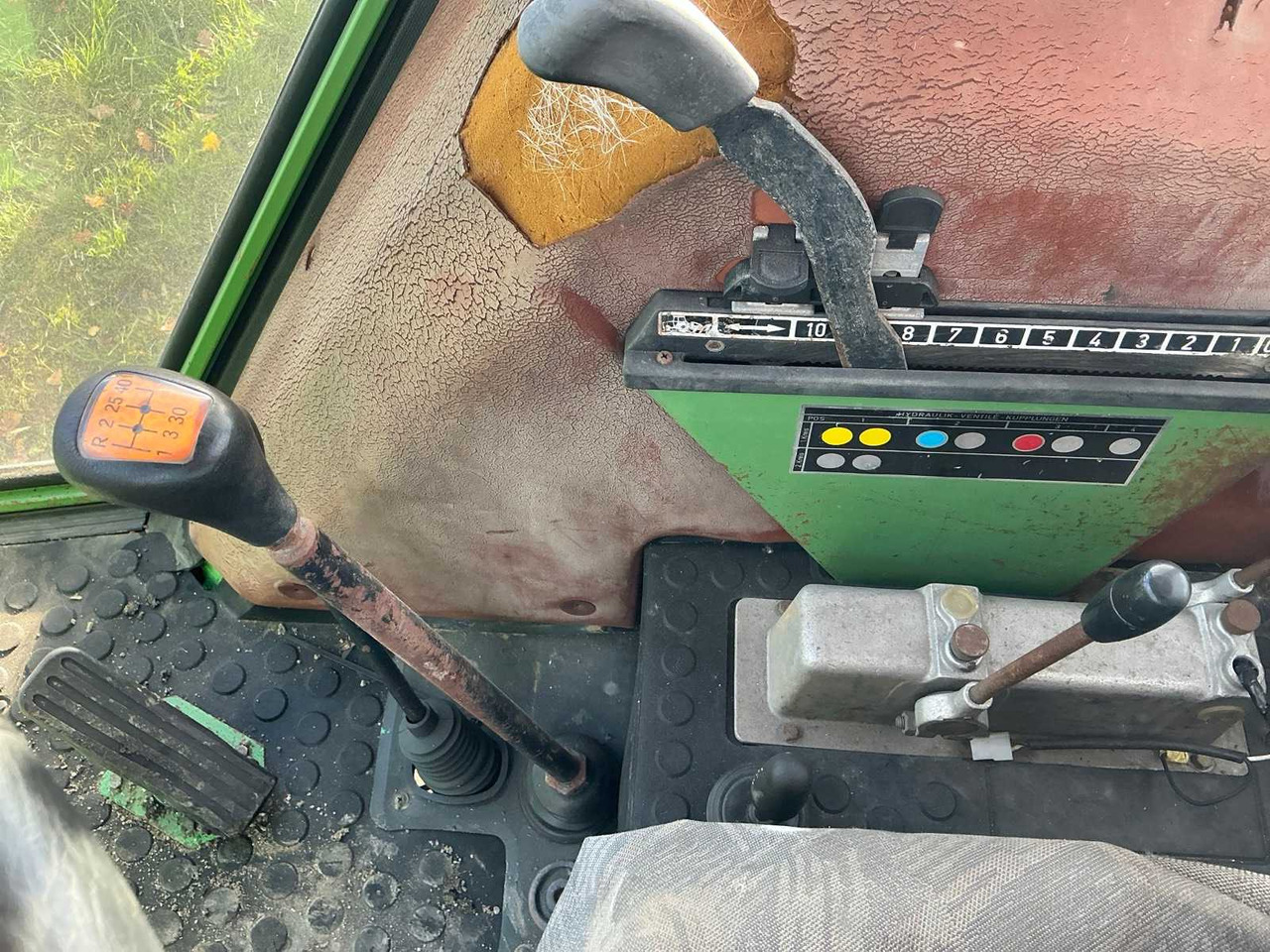 Tracteur agricole FENDT FARMER 309 LSA TURBOMATIK FOUR-WHEEL DRIVE AGRICULTURAL TRACTOR: photos 21 Tracteur agricole FENDT FARMER 309 LSA TURBOMATIK FOUR-WHEEL DRIVE AGRICULTURAL TRACTOR: photos 21