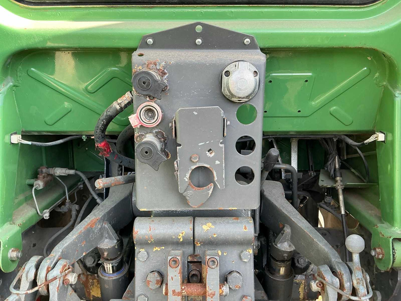 Tracteur agricole FENDT FARMER 309 LSA TURBOMATIK FOUR-WHEEL DRIVE AGRICULTURAL TRACTOR: photos 12 Tracteur agricole FENDT FARMER 309 LSA TURBOMATIK FOUR-WHEEL DRIVE AGRICULTURAL TRACTOR: photos 12