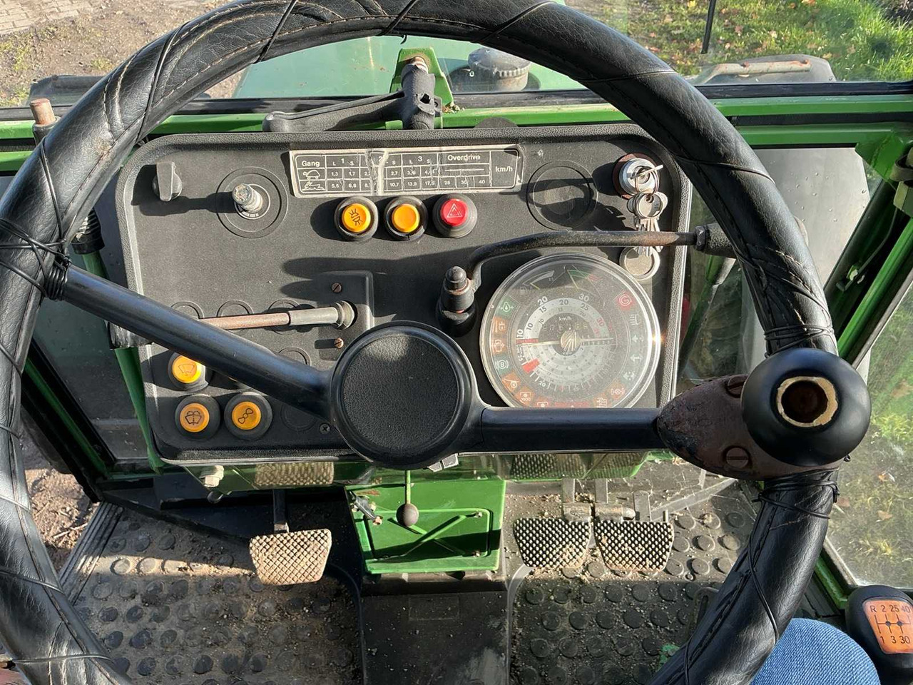 Tracteur agricole FENDT FARMER 309 LSA TURBOMATIK FOUR-WHEEL DRIVE AGRICULTURAL TRACTOR: photos 19 Tracteur agricole FENDT FARMER 309 LSA TURBOMATIK FOUR-WHEEL DRIVE AGRICULTURAL TRACTOR: photos 19