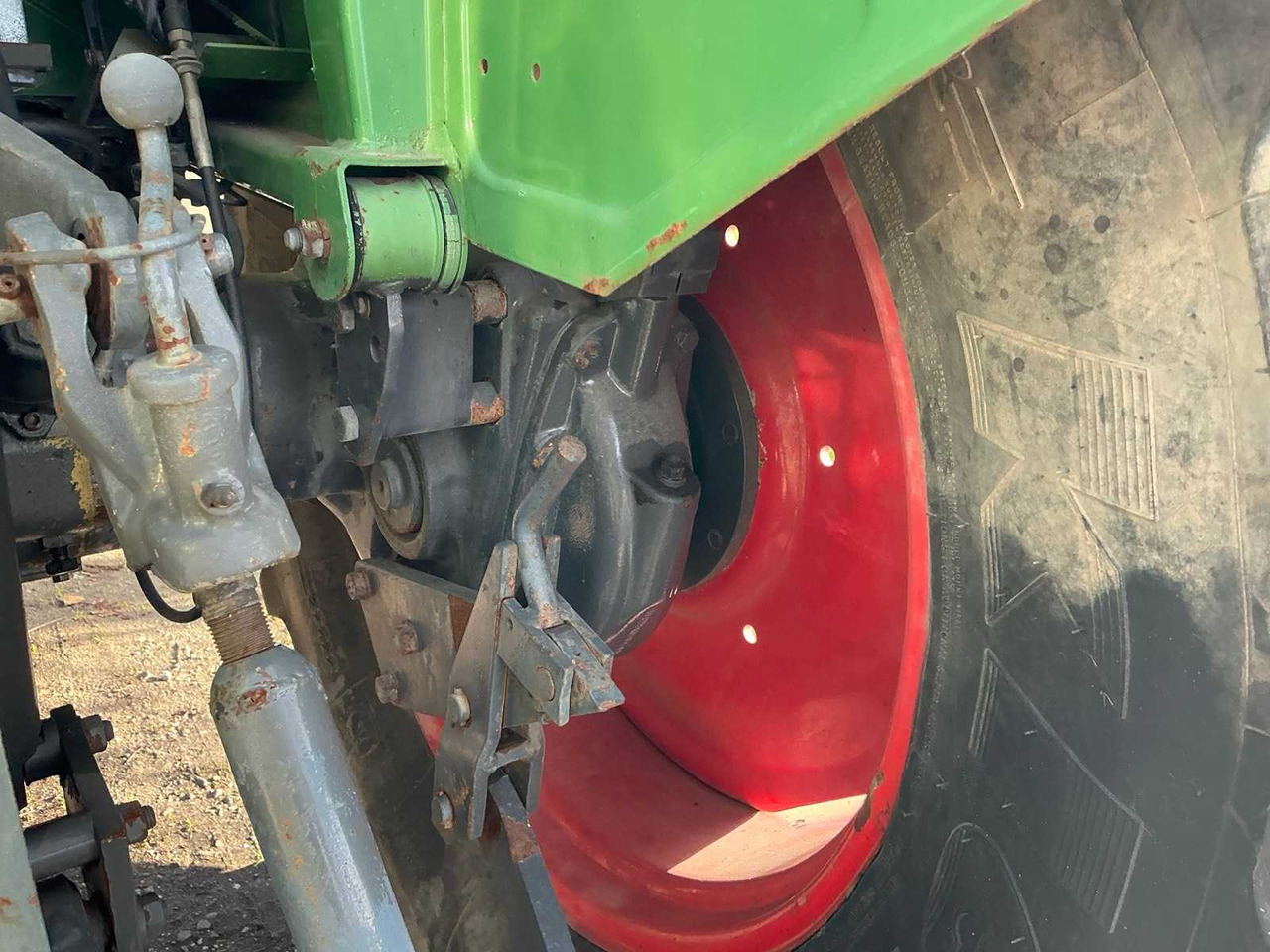 Tracteur agricole FENDT FARMER 309 LSA TURBOMATIK FOUR-WHEEL DRIVE AGRICULTURAL TRACTOR: photos 13 Tracteur agricole FENDT FARMER 309 LSA TURBOMATIK FOUR-WHEEL DRIVE AGRICULTURAL TRACTOR: photos 13