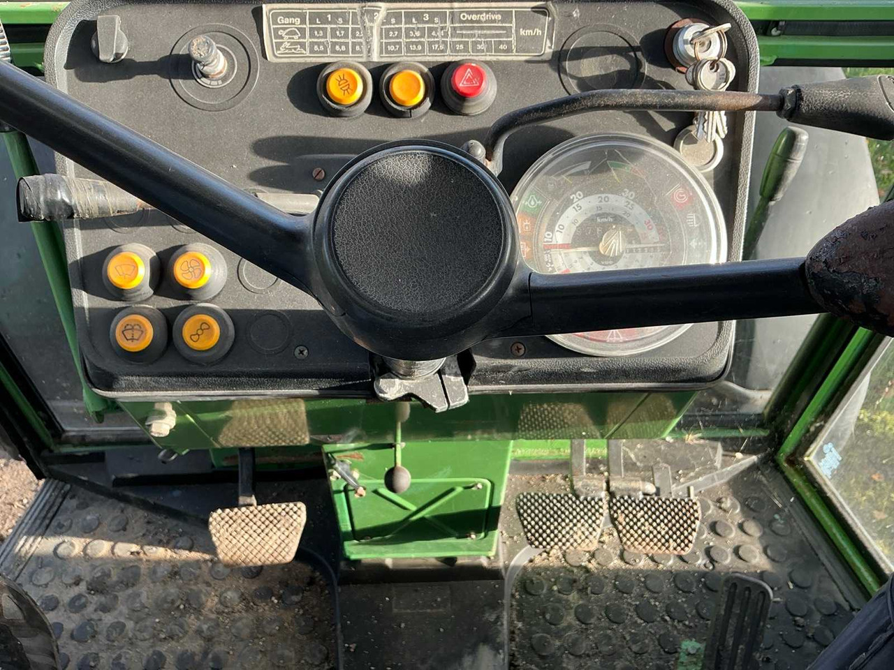 Tracteur agricole FENDT FARMER 309 LSA TURBOMATIK FOUR-WHEEL DRIVE AGRICULTURAL TRACTOR: photos 25 Tracteur agricole FENDT FARMER 309 LSA TURBOMATIK FOUR-WHEEL DRIVE AGRICULTURAL TRACTOR: photos 25