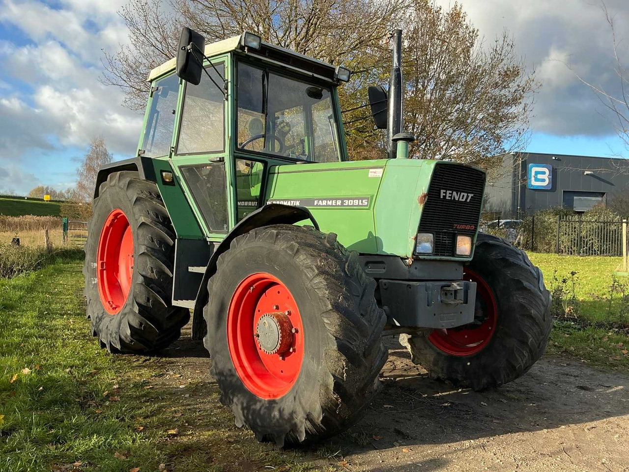 Tracteur agricole FENDT FARMER 309 LSA TURBOMATIK FOUR-WHEEL DRIVE AGRICULTURAL TRACTOR: photos 6 Tracteur agricole FENDT FARMER 309 LSA TURBOMATIK FOUR-WHEEL DRIVE AGRICULTURAL TRACTOR: photos 6