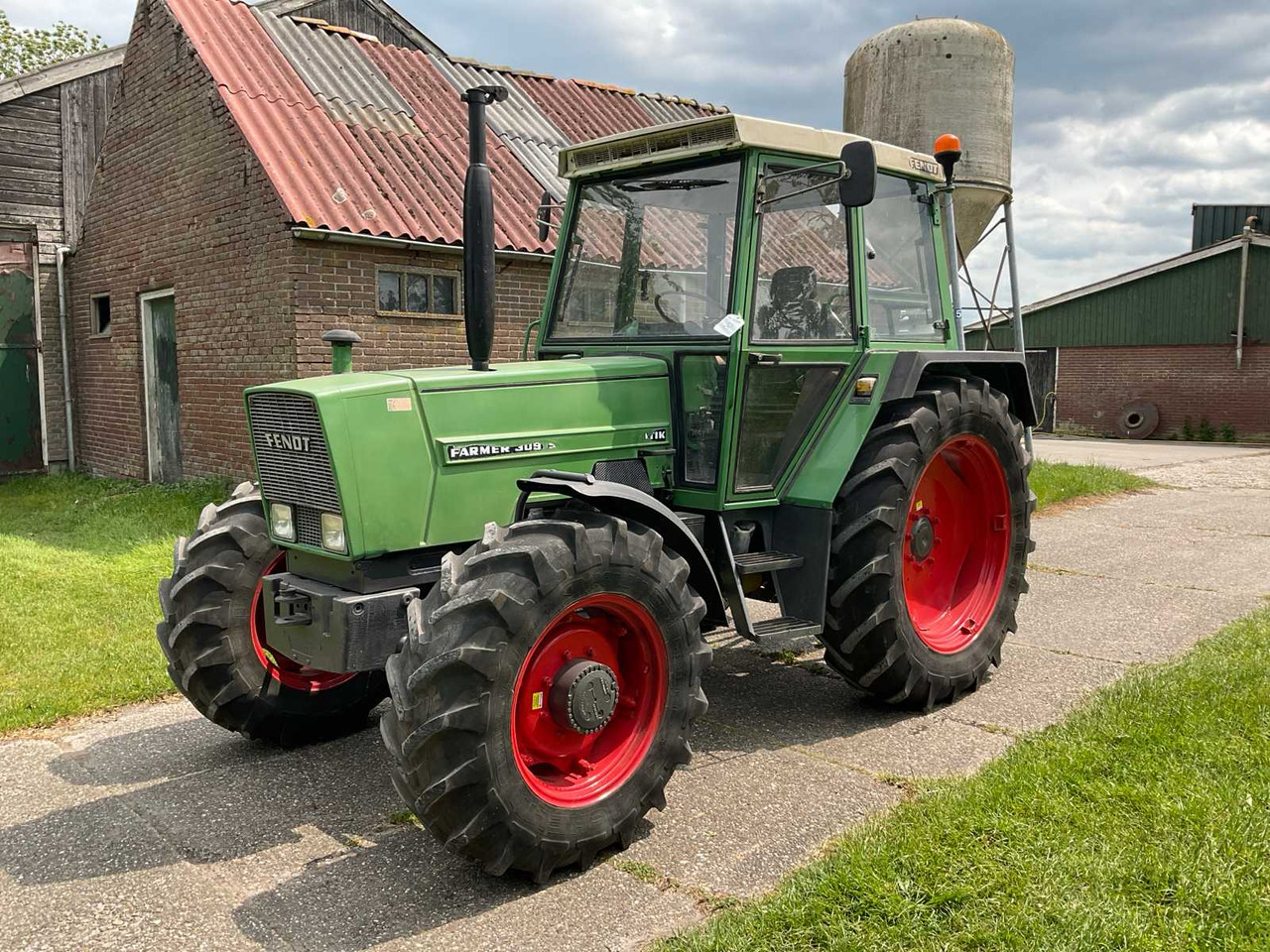 Fendt Farmer 309LS Turbomatik - Tracteur agricole: photos 1 Fendt Farmer 309LS Turbomatik - Tracteur agricole: photos 1