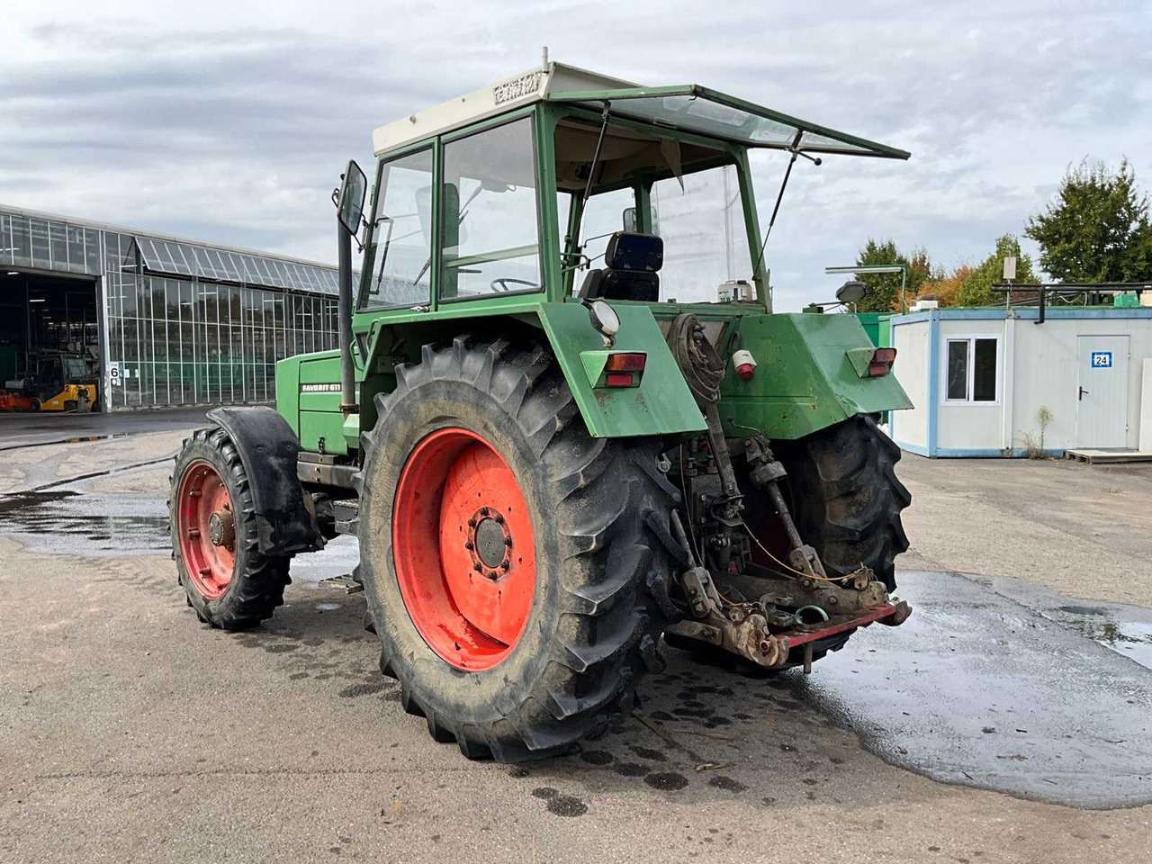 Fendt Turbomatic Favorit 611 Ls - Tracteur agricole: photos 4 Fendt Turbomatic Favorit 611 Ls - Tracteur agricole: photos 4
