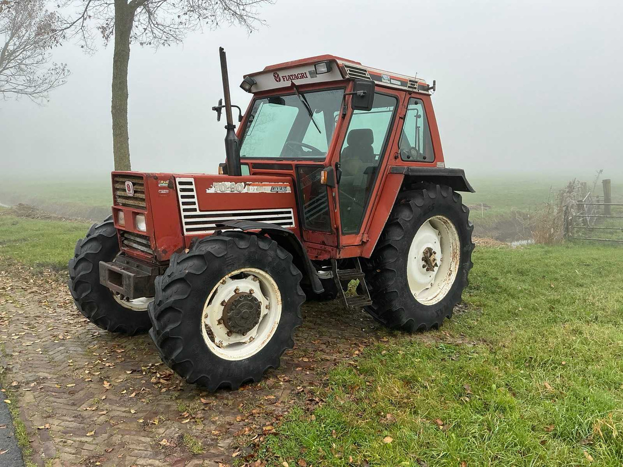 Fiat 1990 FIAT 70-90 DT ALL-WHEEL DRIVE FARM TRACTOR - Tracteur agricole: photos 1 Fiat 1990 FIAT 70-90 DT ALL-WHEEL DRIVE FARM TRACTOR - Tracteur agricole: photos 1