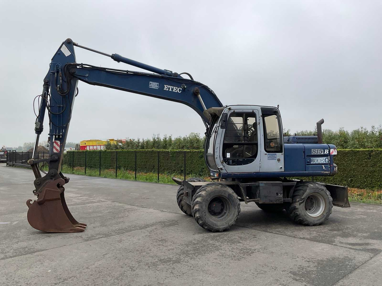 Fiat Hitachi Etec 815B - Pelle sur pneus: photos 3 Fiat Hitachi Etec 815B - Pelle sur pneus: photos 3