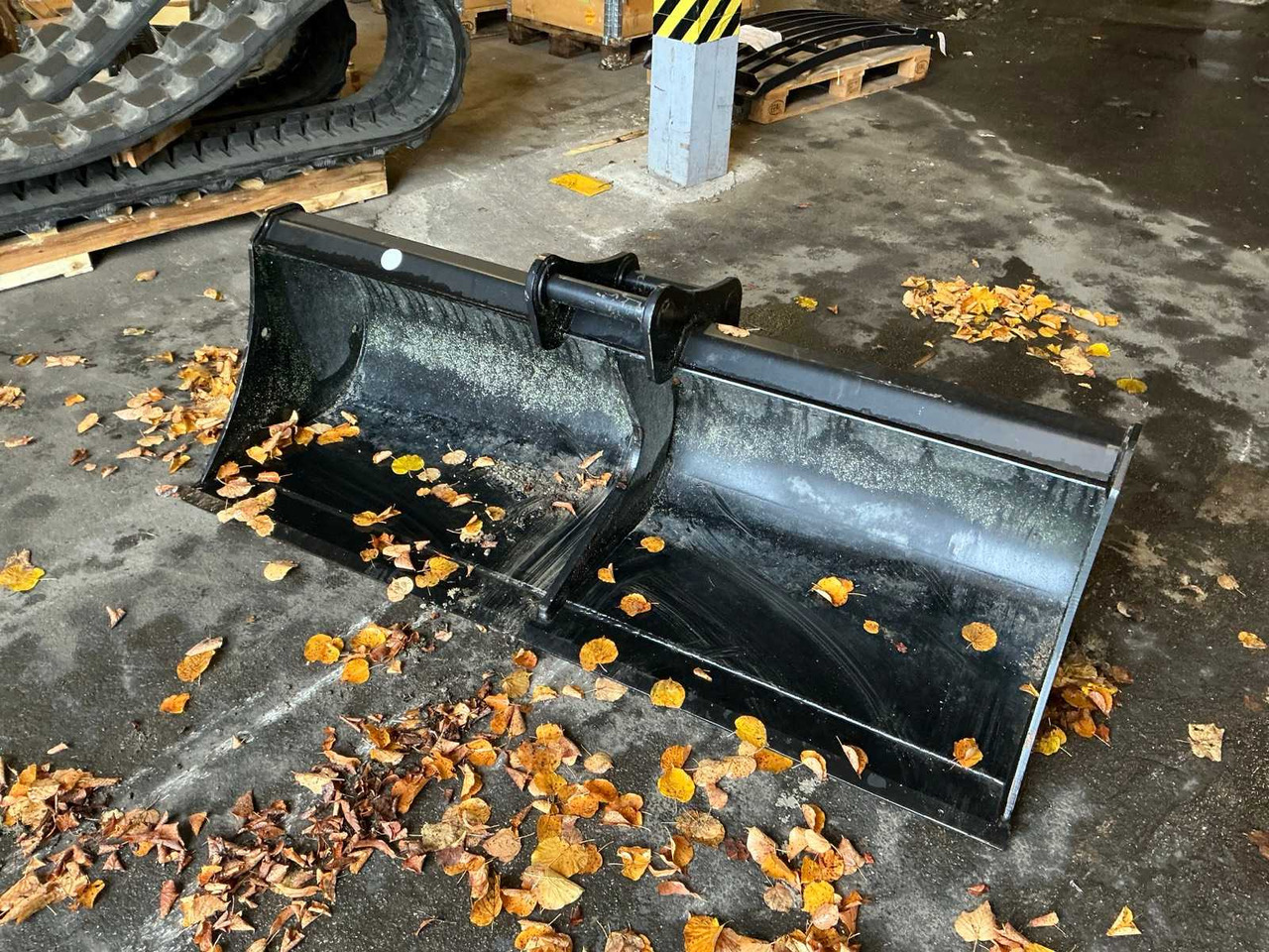 GEITH - 2021 - SPOON FOR YANMAR - Chargeuse sur pneus: photos 1 GEITH - 2021 - SPOON FOR YANMAR - Chargeuse sur pneus: photos 1