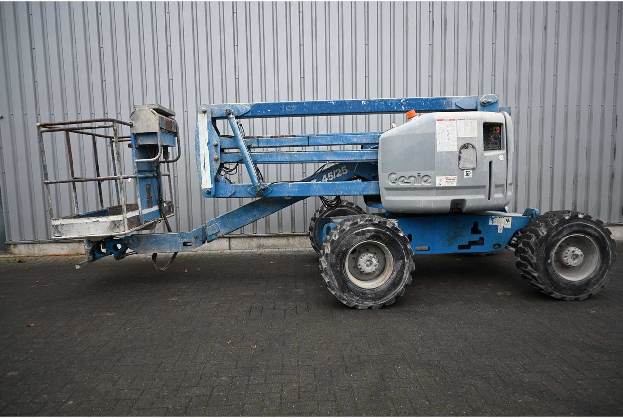 GENIE - 2003 - Z-45/25 - AERIAL PLATFORM - Nacelle: photos 1 GENIE - 2003 - Z-45/25 - AERIAL PLATFORM - Nacelle: photos 1