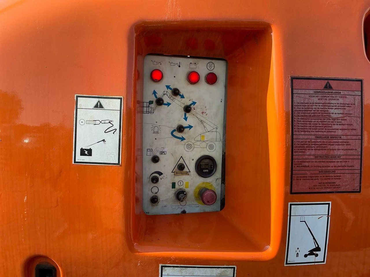 HAULOTTE 2000 HAULOTTE H25TPX AERIAL WORK PLATFORMS - Nacelle: photos 5 HAULOTTE 2000 HAULOTTE H25TPX AERIAL WORK PLATFORMS - Nacelle: photos 5