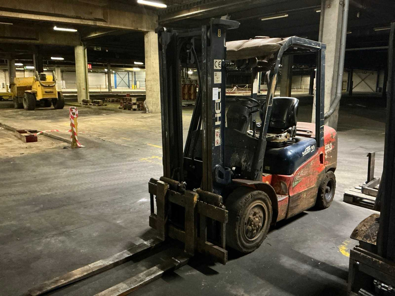 HELI CPCD30 FORKLIFT - Chariot élévateur: photos 1 HELI CPCD30 FORKLIFT - Chariot élévateur: photos 1