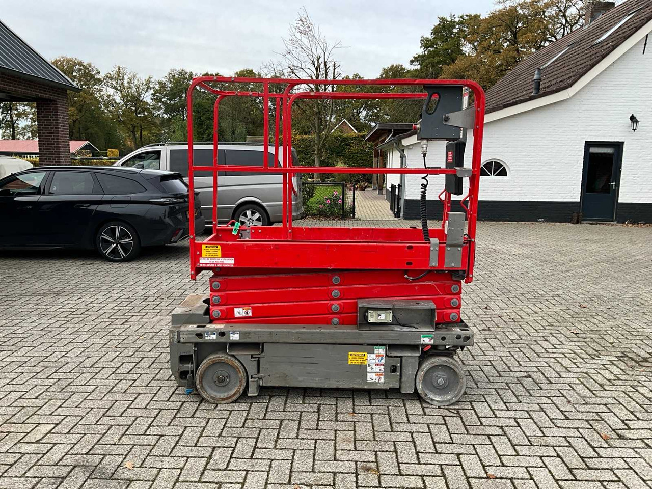 Haulotte 2017 HAULOTTE SCISSORS AERIAL PLATFORM - Nacelle: photos 4 Haulotte 2017 HAULOTTE SCISSORS AERIAL PLATFORM - Nacelle: photos 4