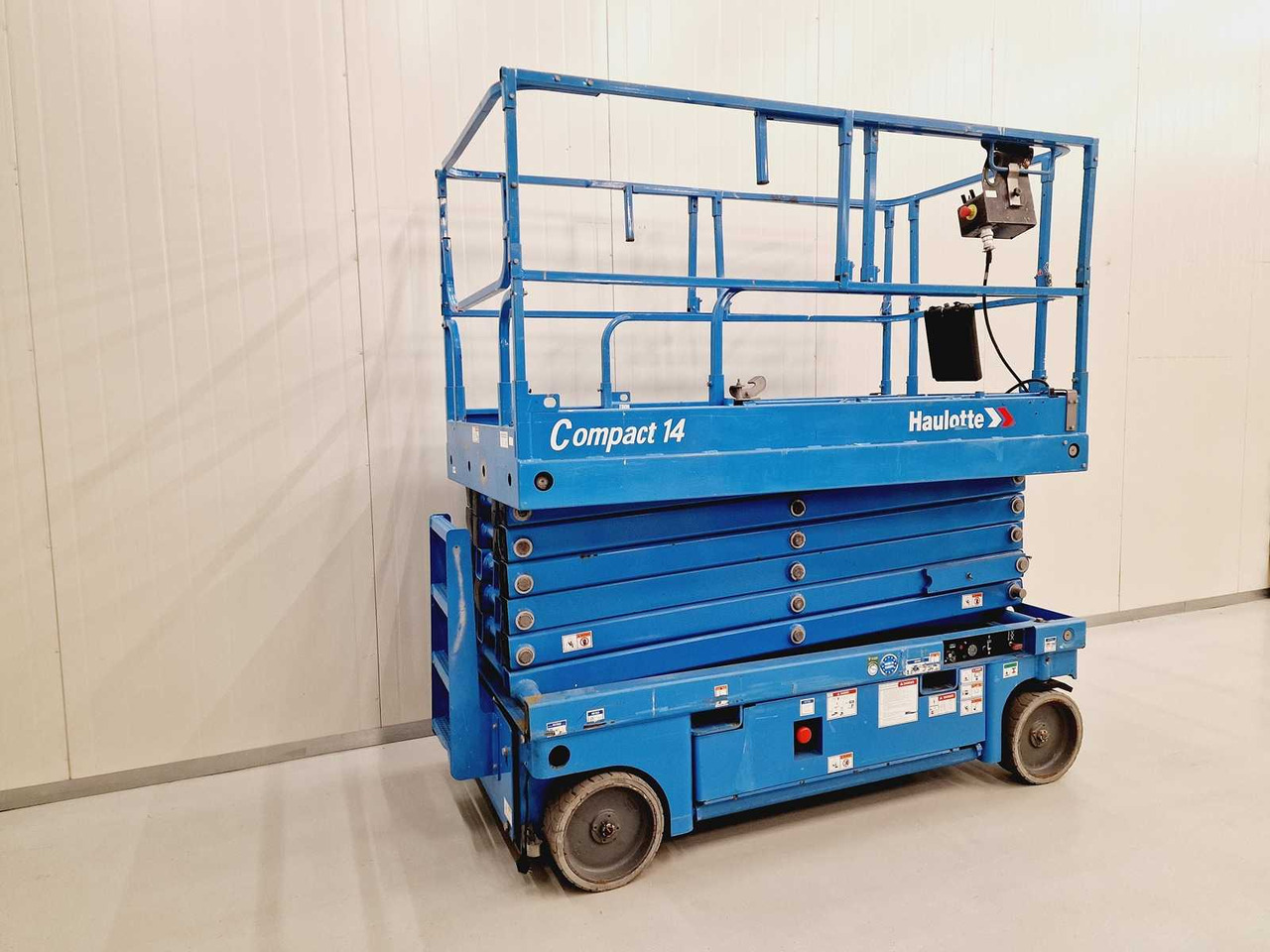 Haulotte HAULOTTE - COMPACT 14 - AERIAL PLATFORM - Nacelle: photos 1 Haulotte HAULOTTE - COMPACT 14 - AERIAL PLATFORM - Nacelle: photos 1