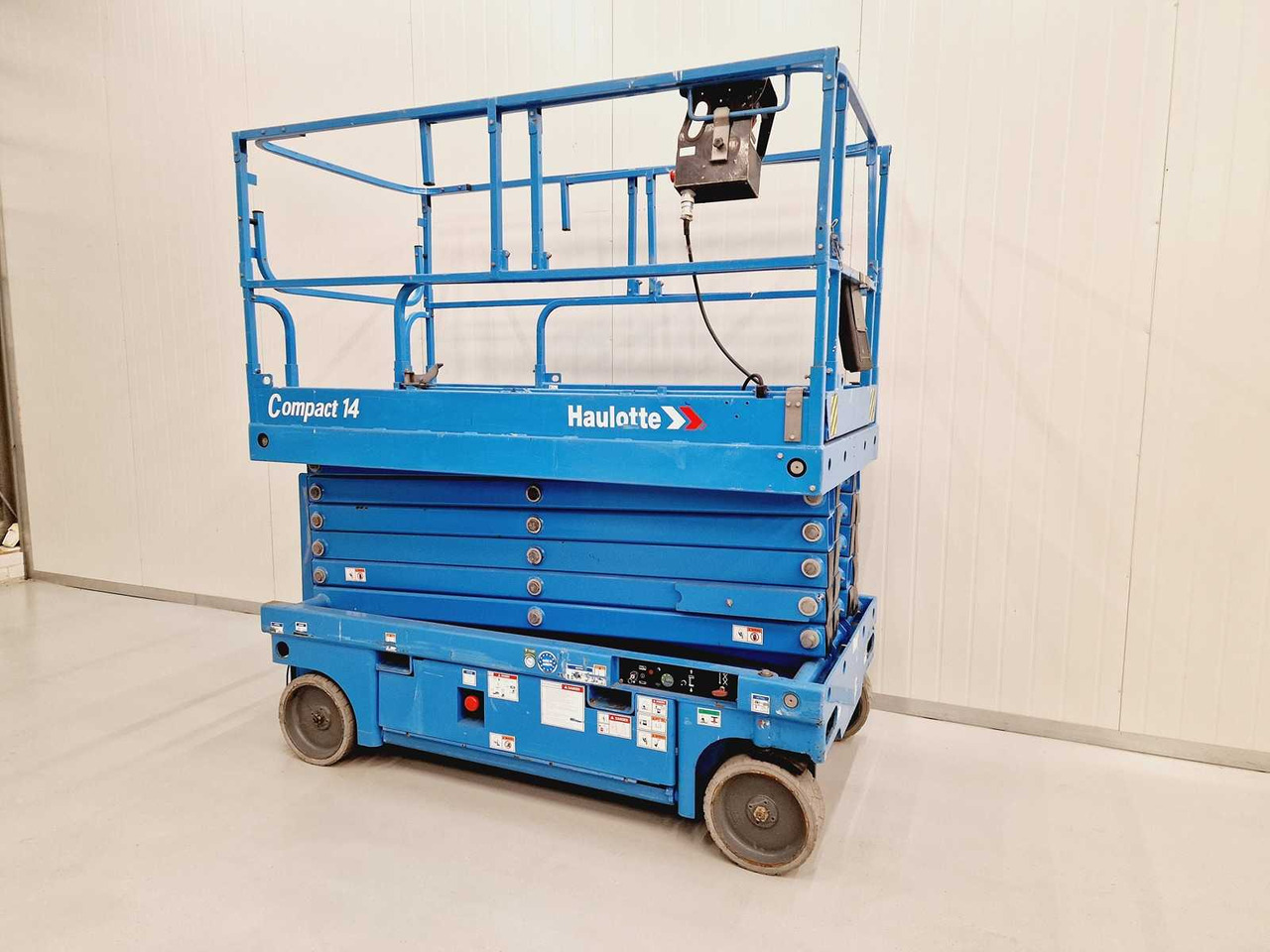 Haulotte HAULOTTE - COMPACT 14 - AERIAL PLATFORM - Nacelle: photos 3 Haulotte HAULOTTE - COMPACT 14 - AERIAL PLATFORM - Nacelle: photos 3