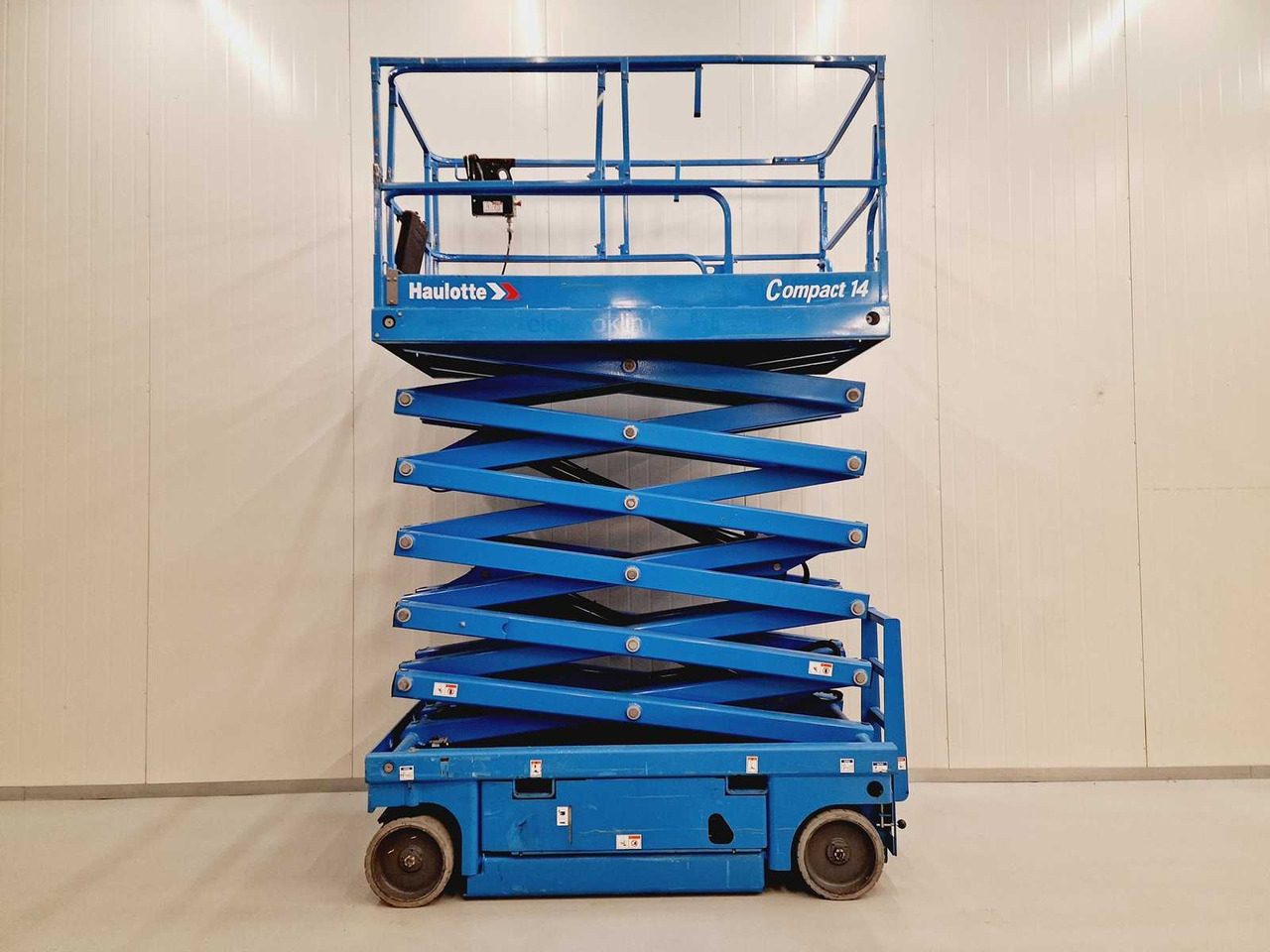 Haulotte HAULOTTE - COMPACT 14 - AERIAL PLATFORM - Nacelle: photos 4 Haulotte HAULOTTE - COMPACT 14 - AERIAL PLATFORM - Nacelle: photos 4